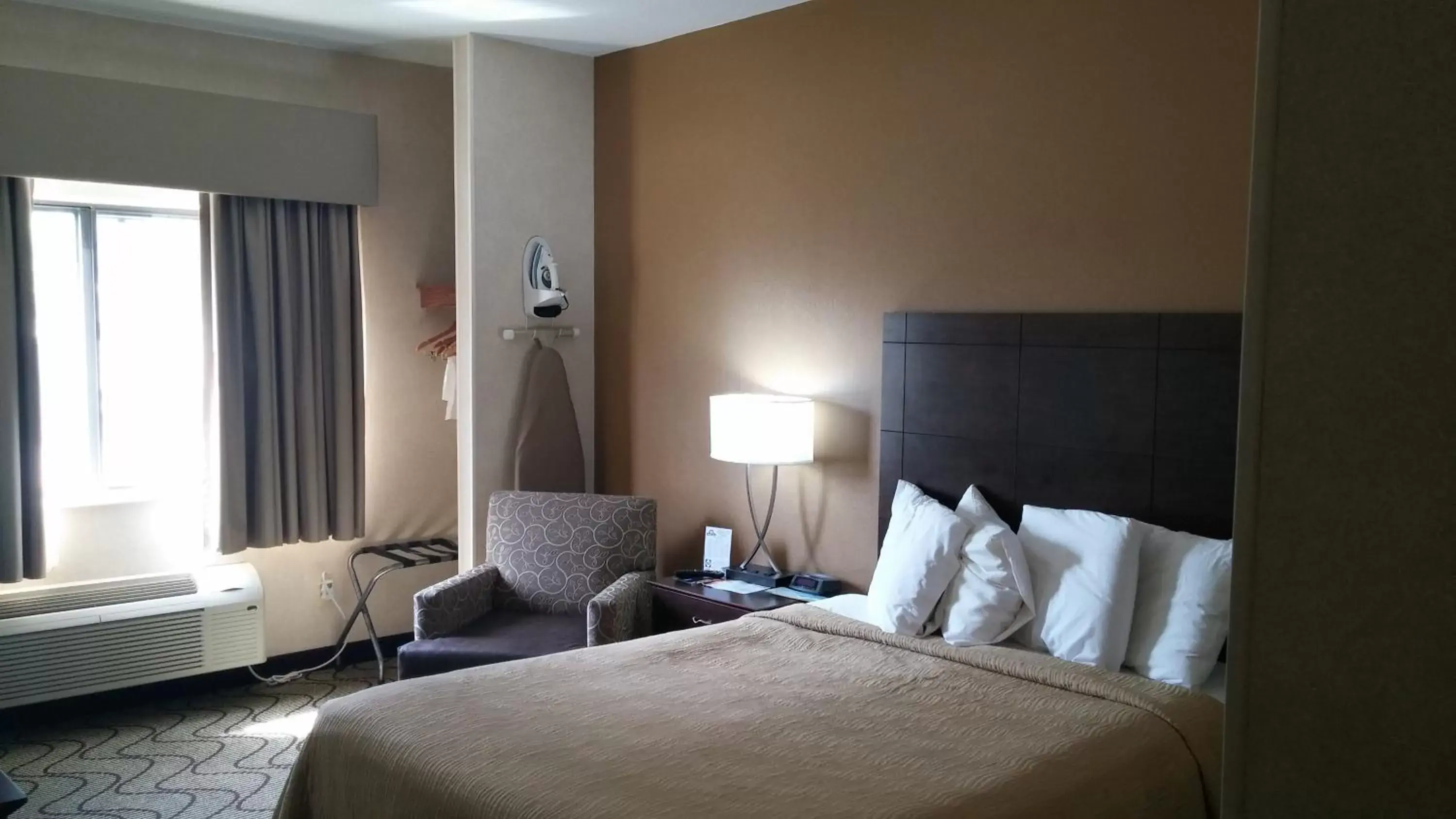 Queen Room, Disability Access, Non-Smoking in Days Inn by Wyndham Columbia Mall