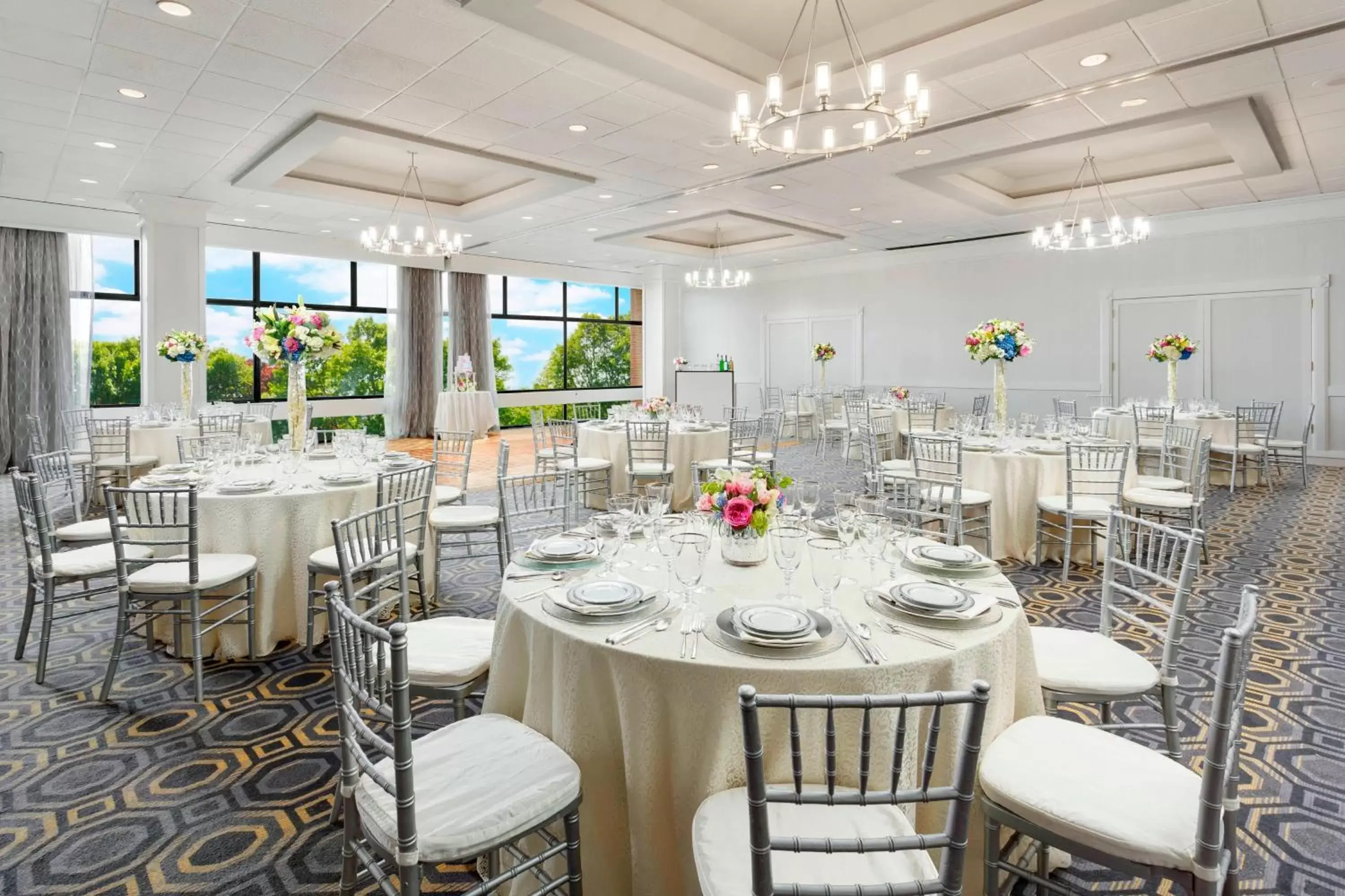 Meeting/conference room, Restaurant/Places to Eat in Courtyard by Marriott Boston Cambridge