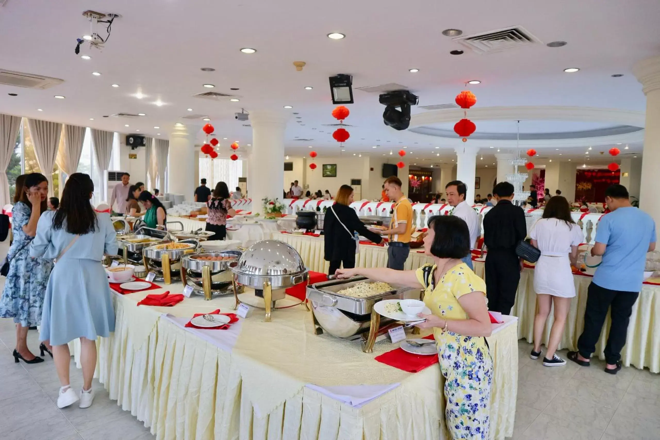Restaurant/places to eat, Banquet Facilities in Sammy Hotel