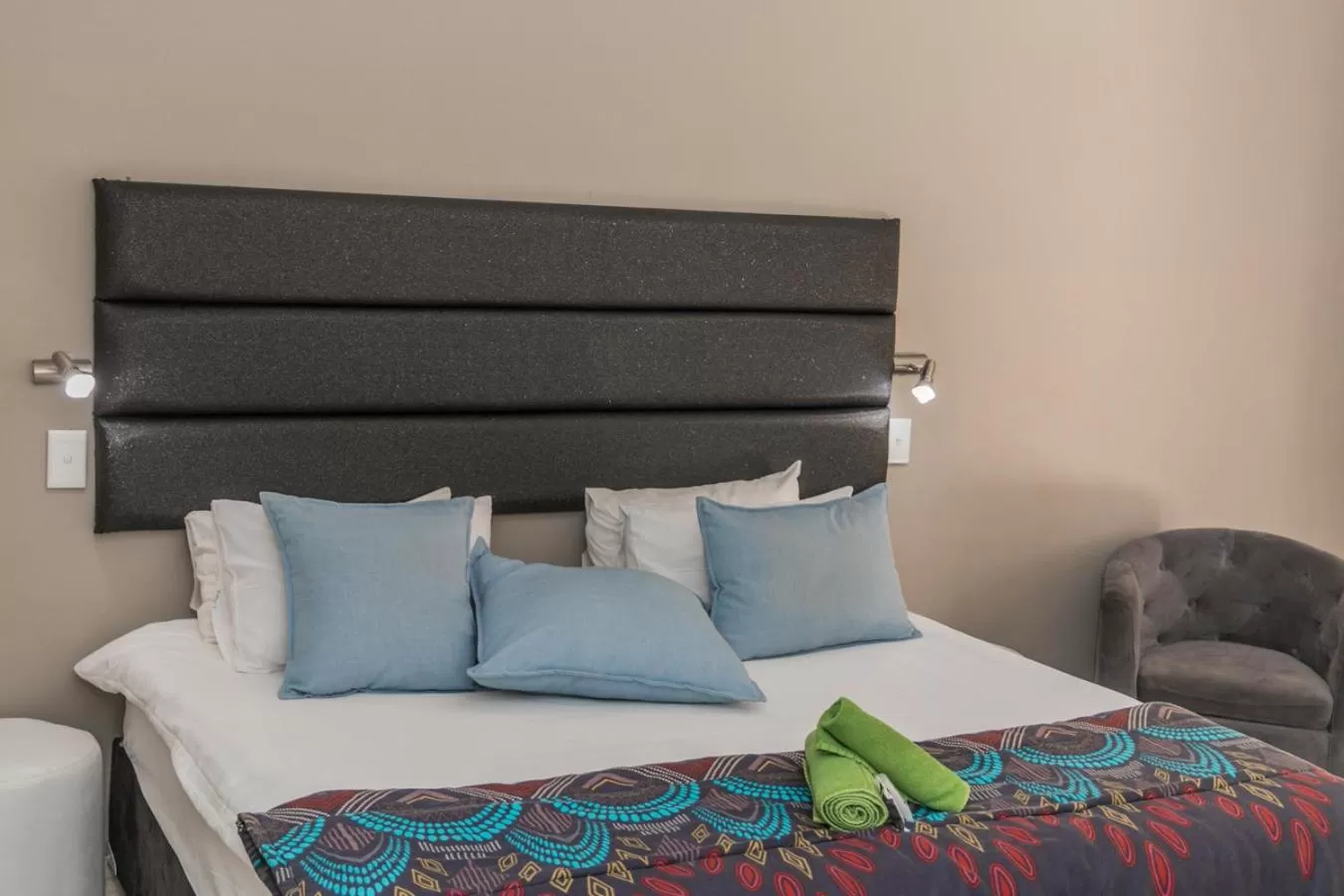 Bed in Out of Africa Town Lodge