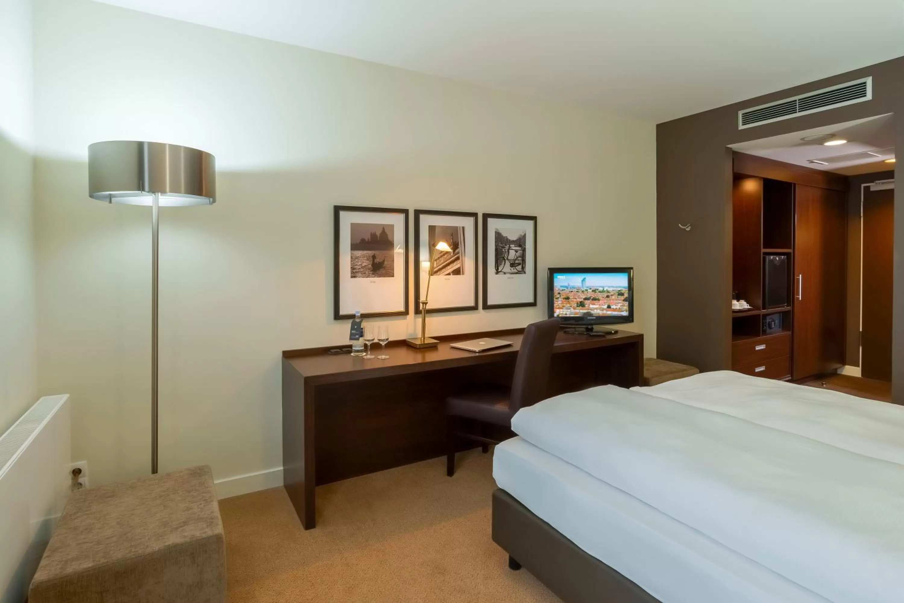 Photo of the whole room, Bed in The Rilano Hotel München