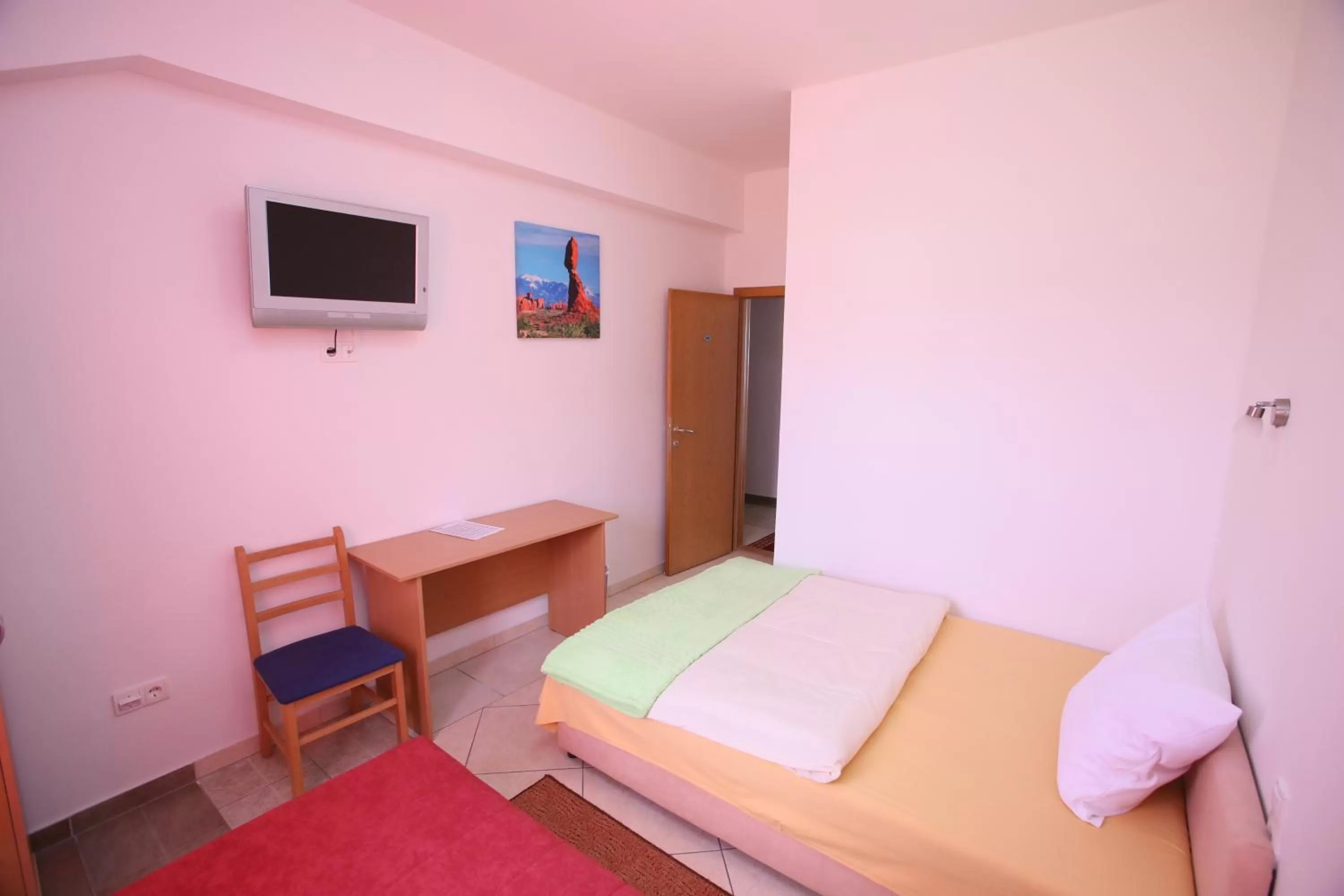 Photo of the whole room in Motel Maks