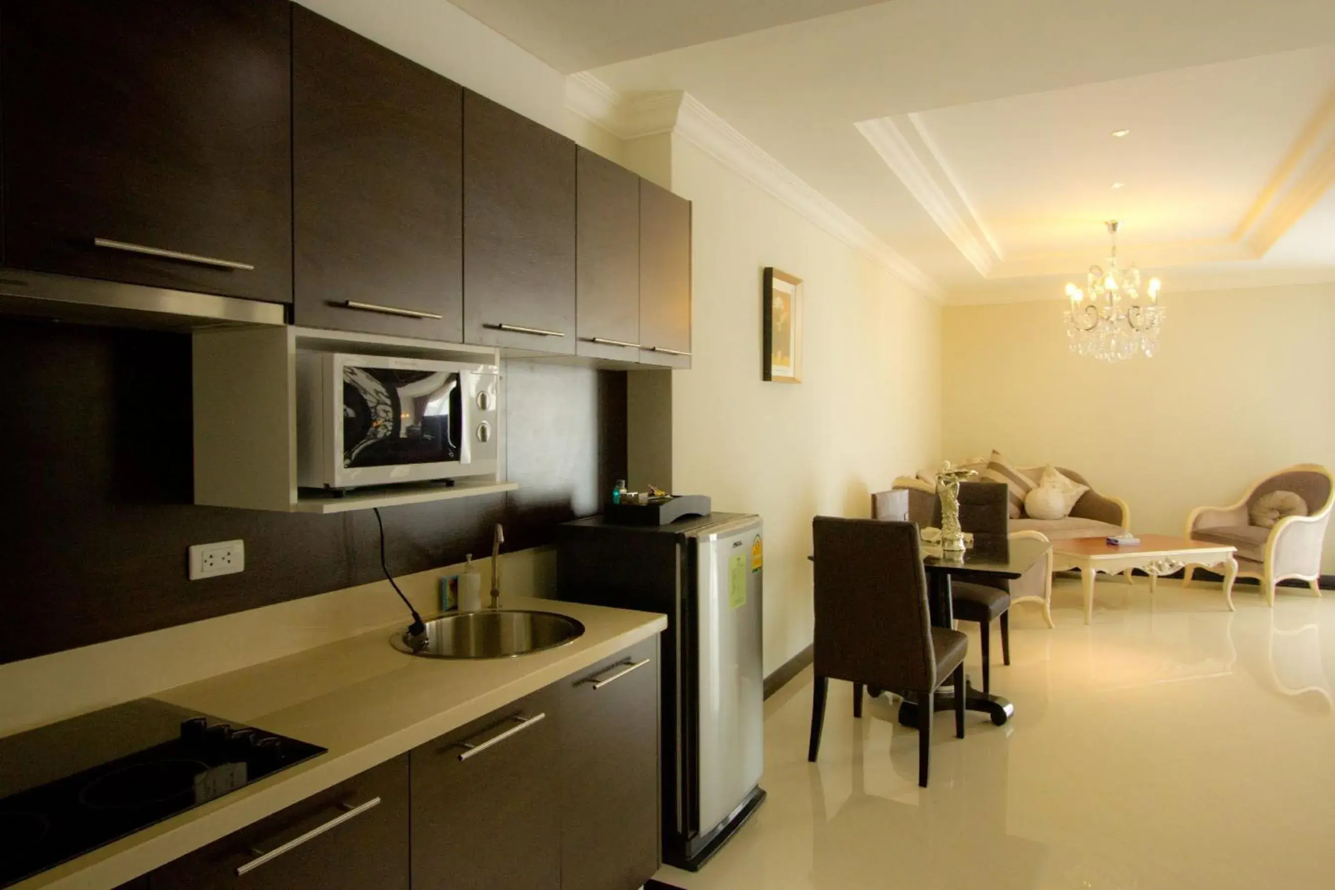 Kitchen or kitchenette, Kitchen/Kitchenette in LK Royal Wing