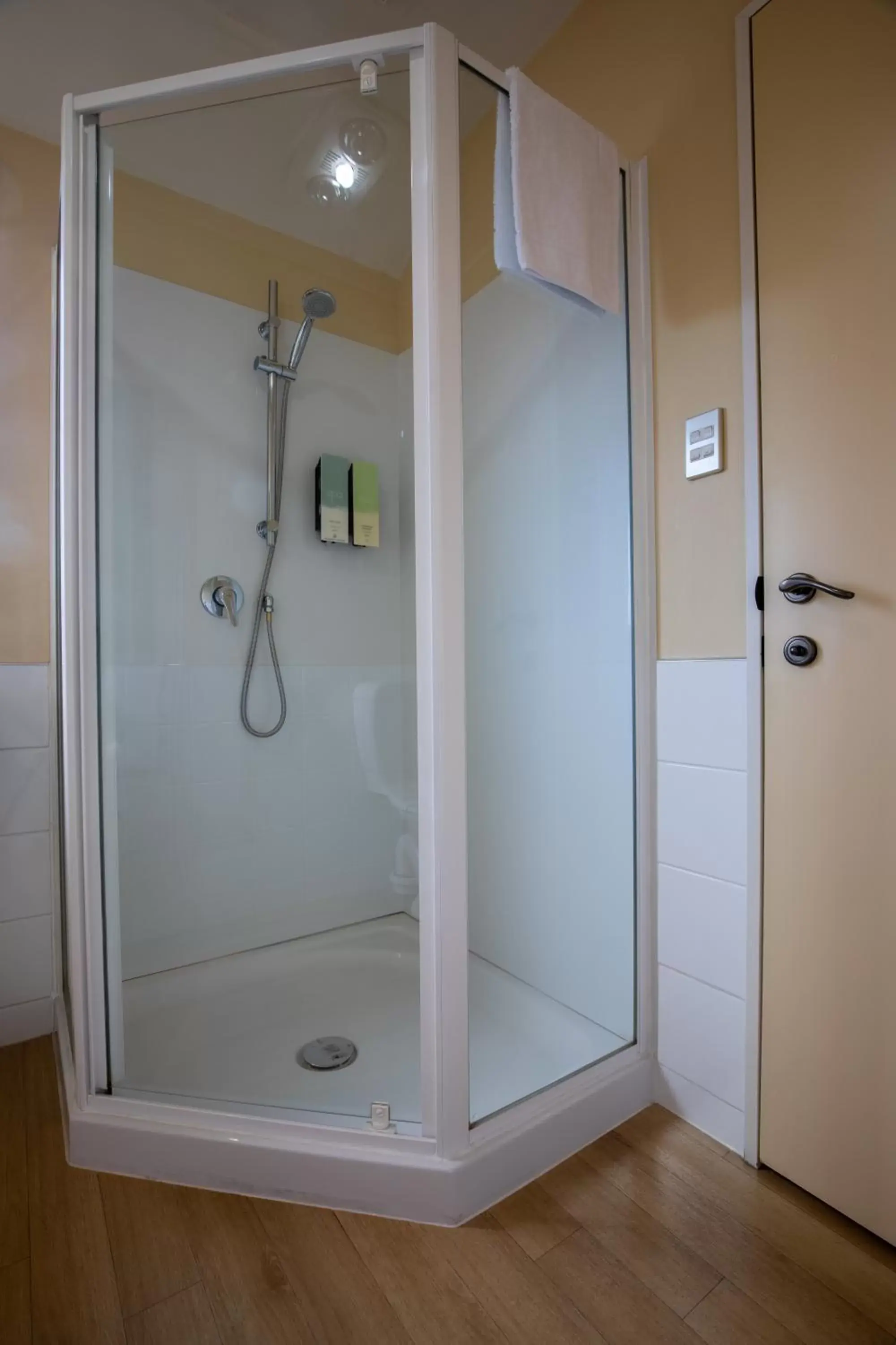 Shower, Bathroom in ASURE Abbella Lodge Motel
