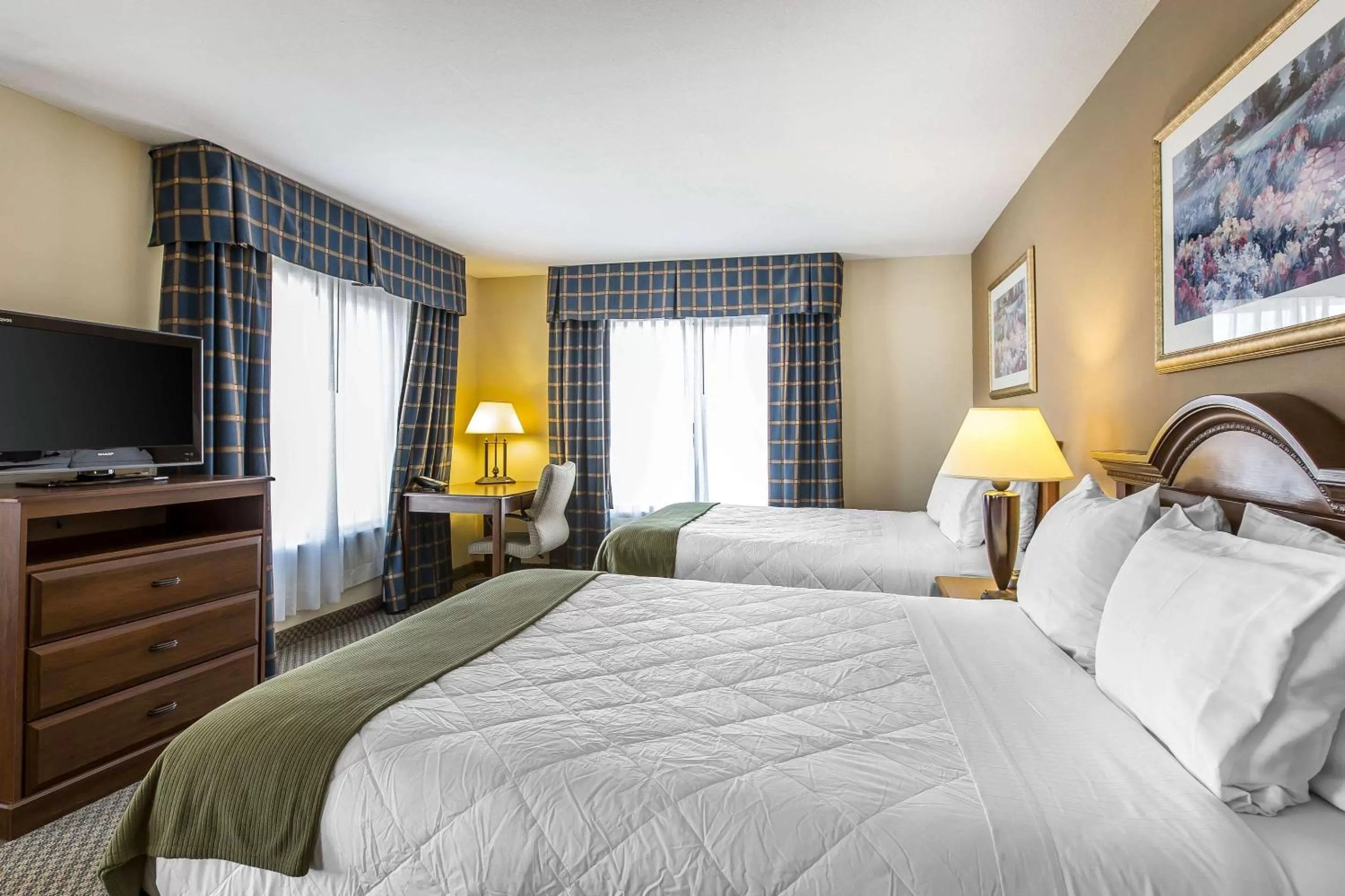 Photo of the whole room, Bed in Oasis Inn & Suites 29 Palms Hotel Joshua Tree National Park