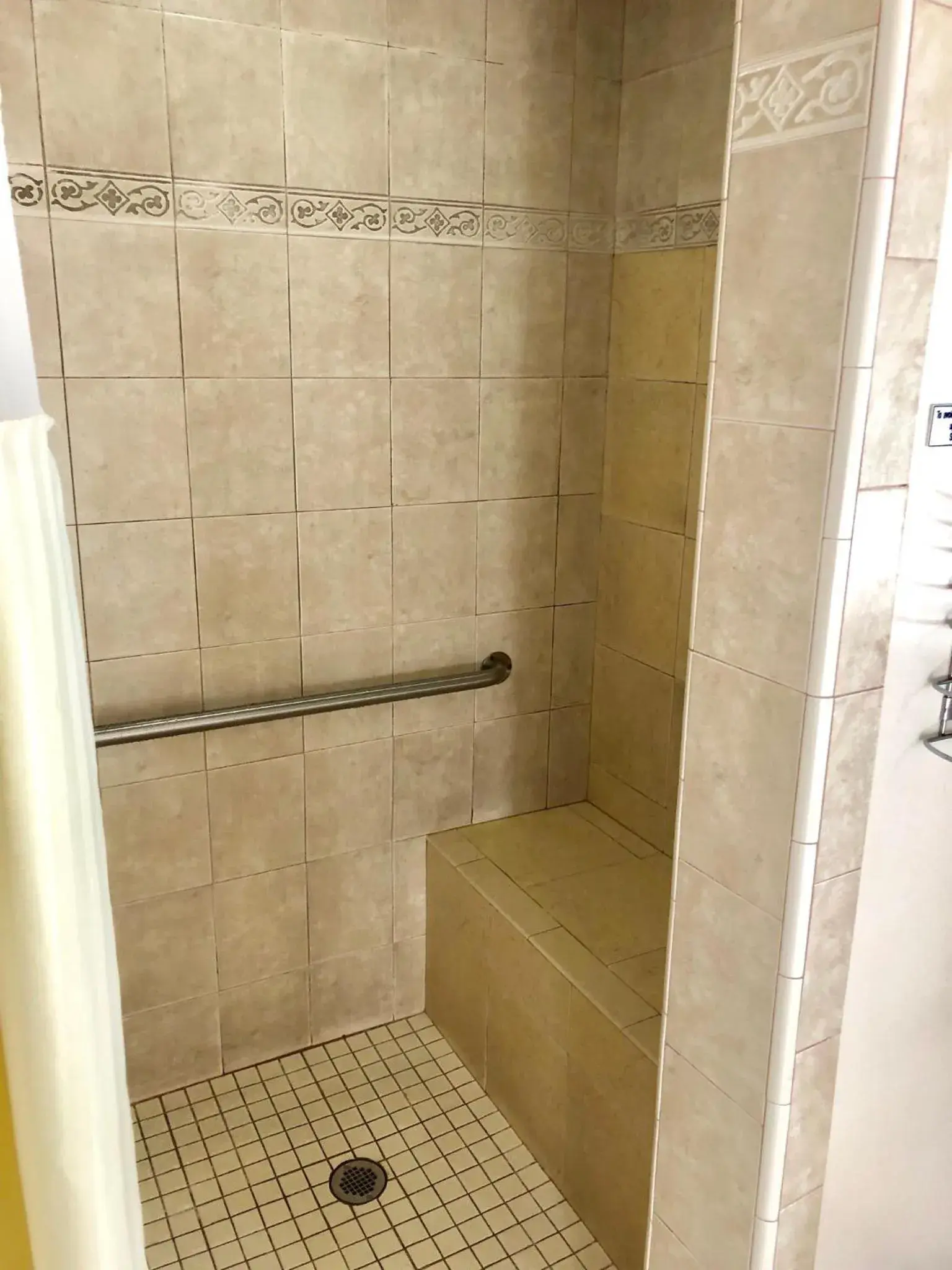 Shower, Bathroom in Morro Crest Inn