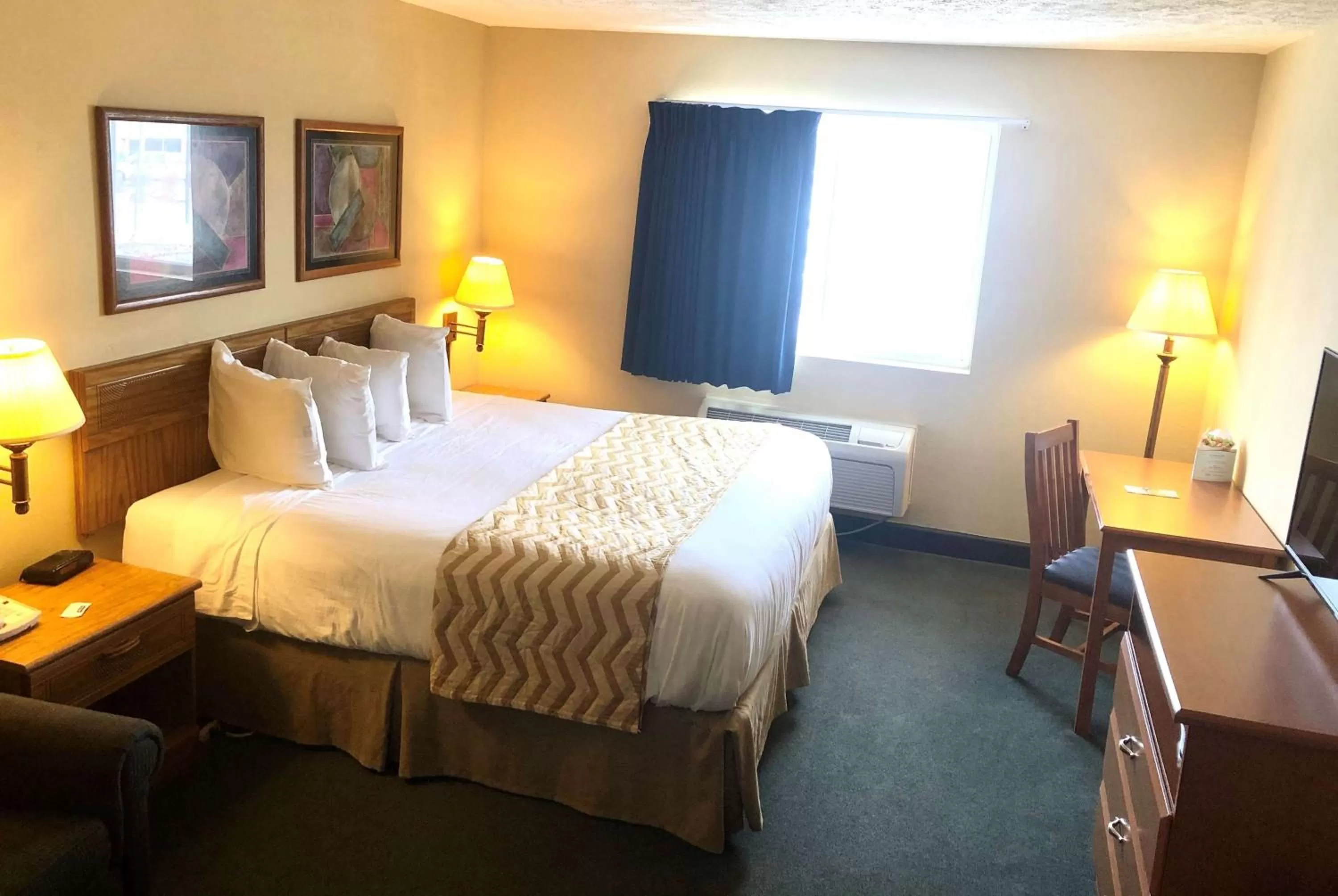 Photo of the whole room, Bed in Travelodge by Wyndham Grand Island
