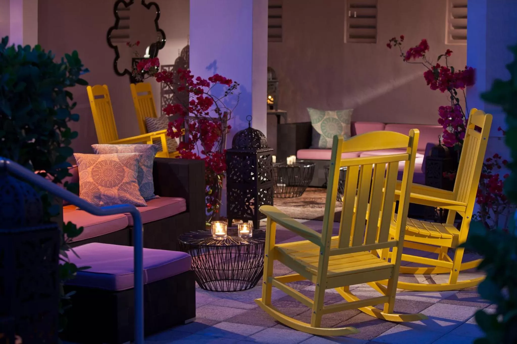 Lobby or reception in Kimpton Surfcomber Hotel by IHG