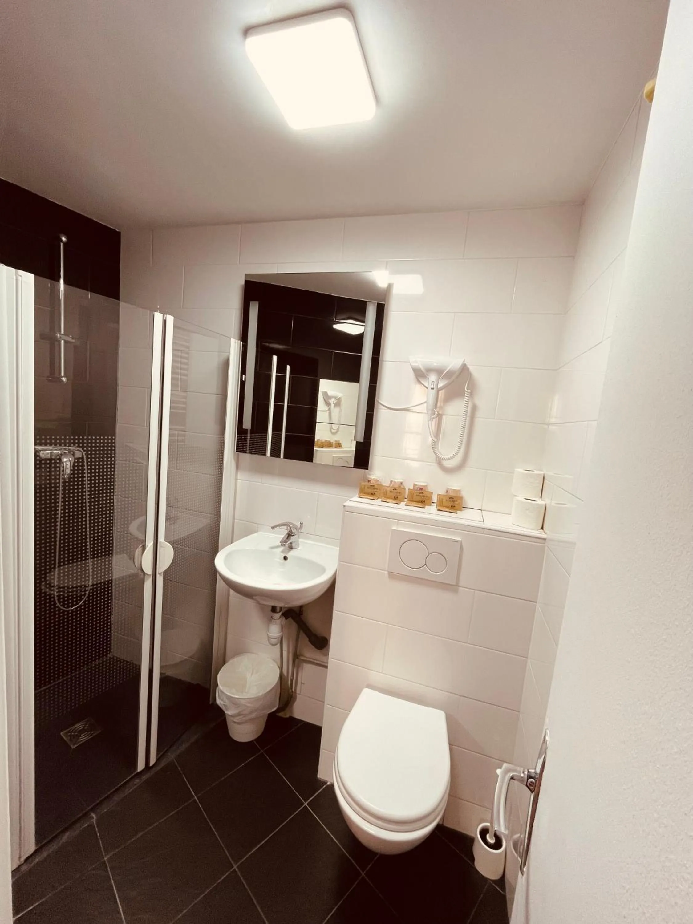 Shower in Jeff Hotel