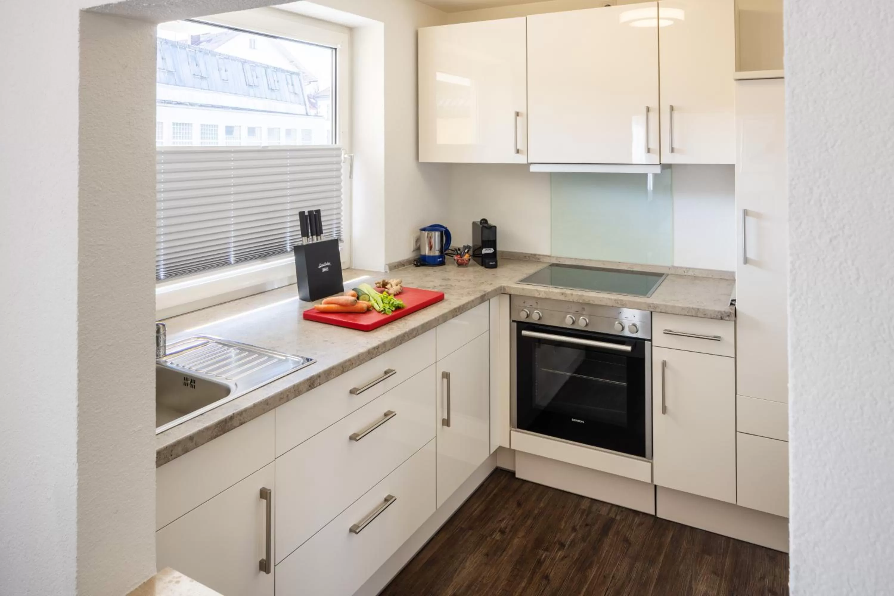 Kitchen or kitchenette in Hotel Peterhof - urban lifestyle Kempten