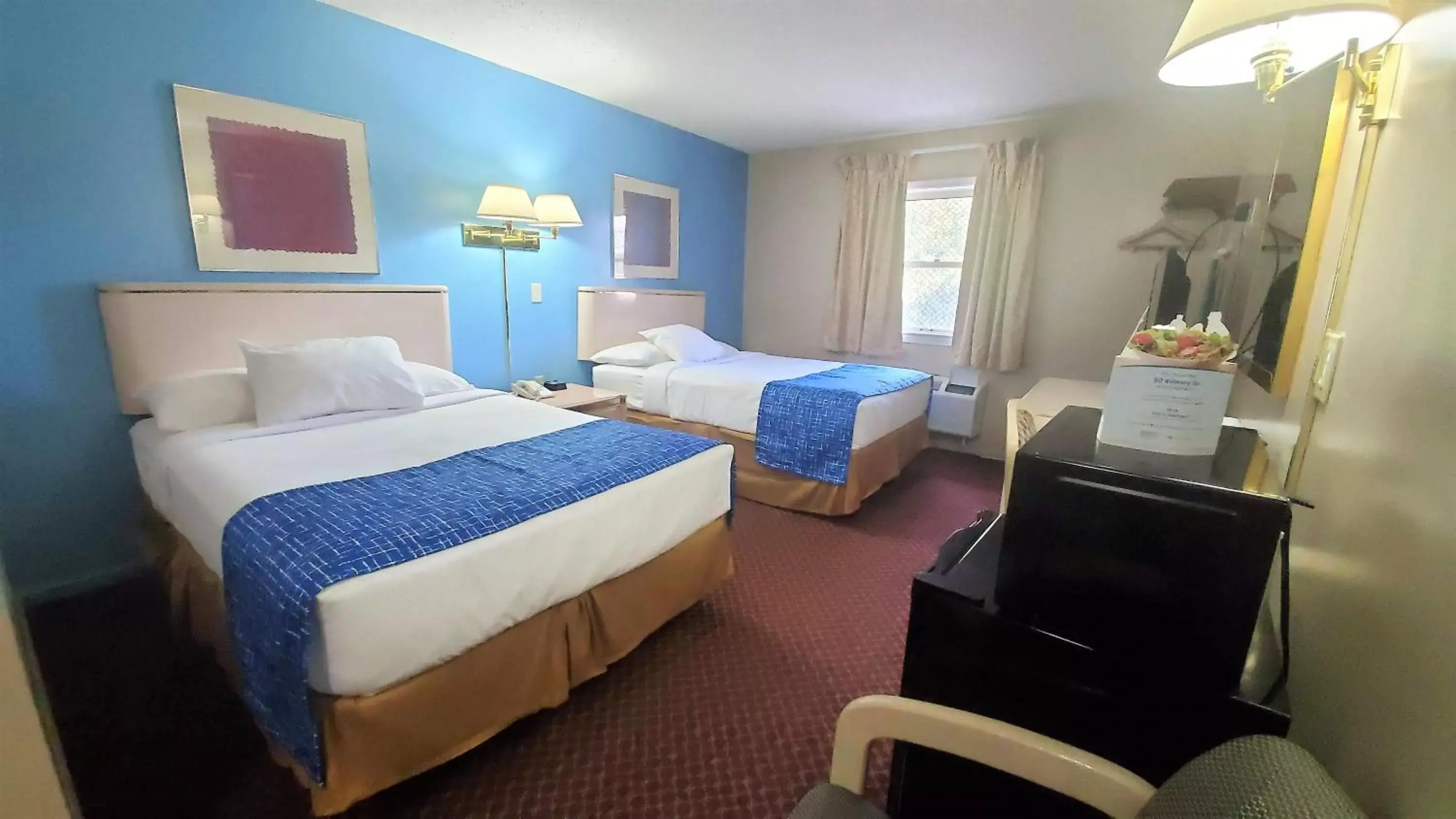 Photo of the whole room, Bed in Travelodge by Wyndham Hershey