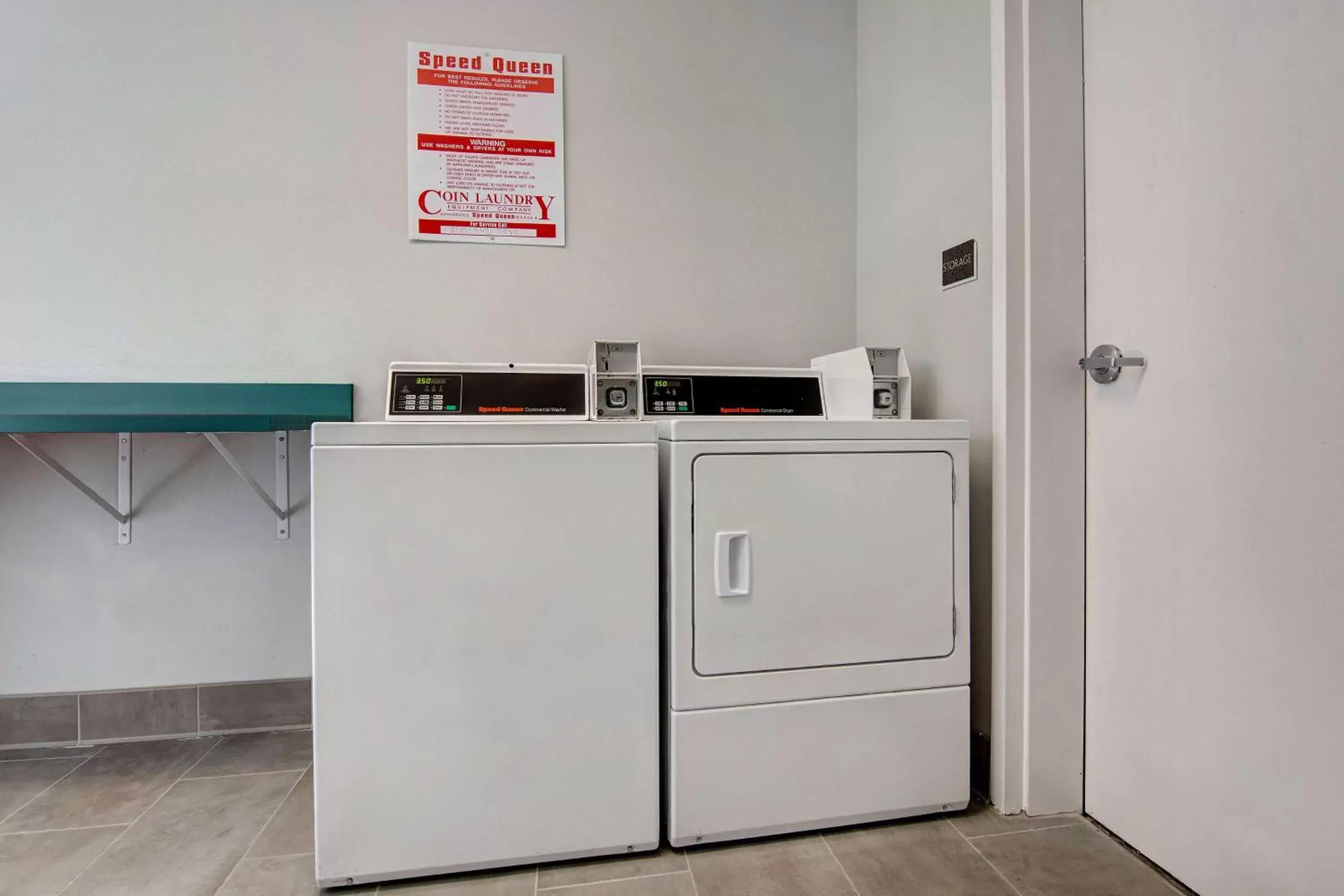 Property building, Kitchen/Kitchenette in Studio 6 Pensacola, FL - West I-10