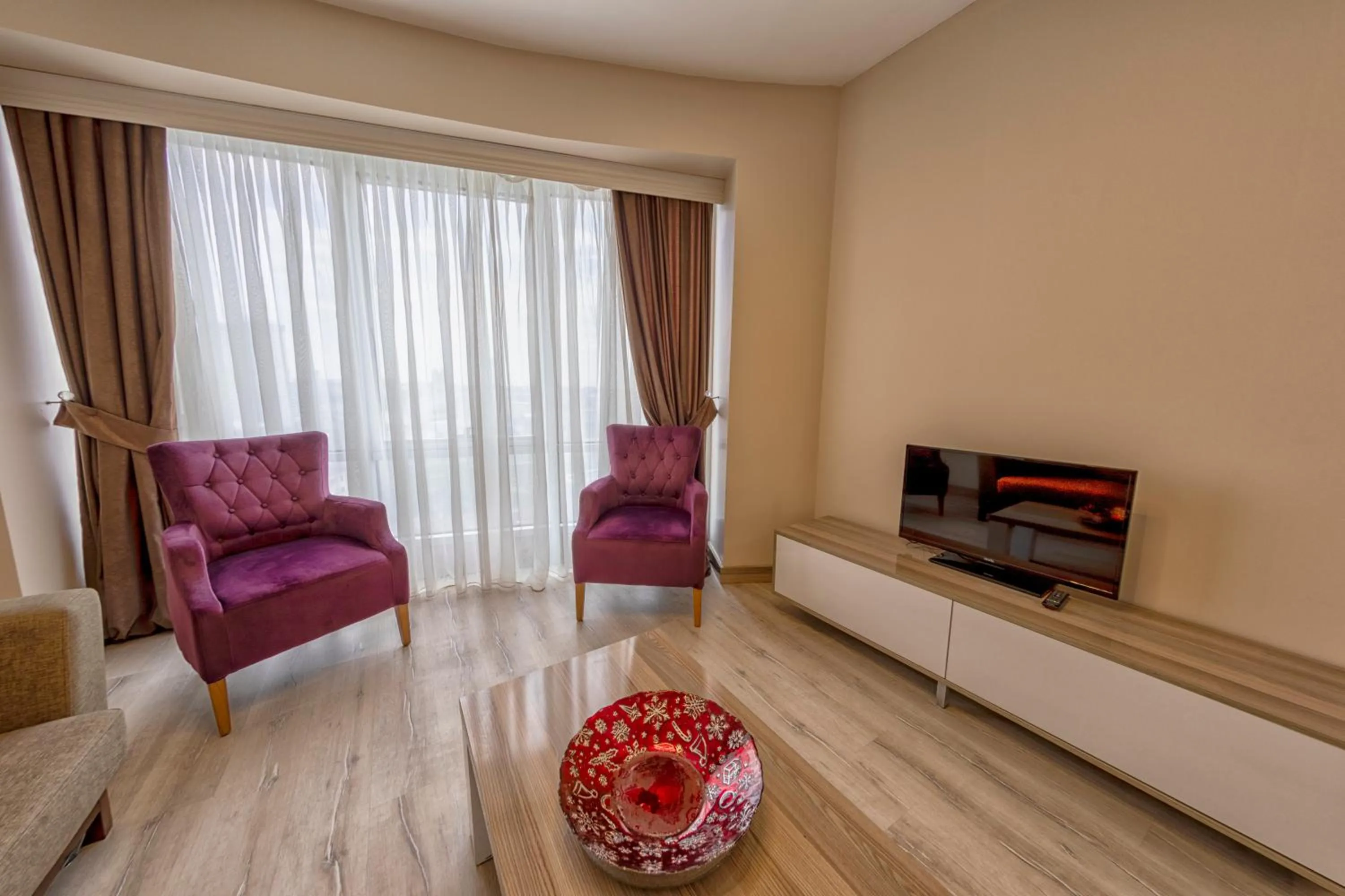 TV and multimedia in My House N5 Suites Hotel