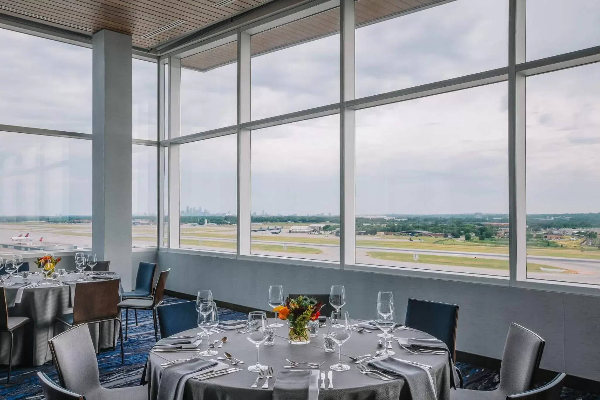 Banquet/Function facilities, Restaurant/Places to Eat in InterContinental Minneapolis - St. Paul Airport, an IHG Hotel