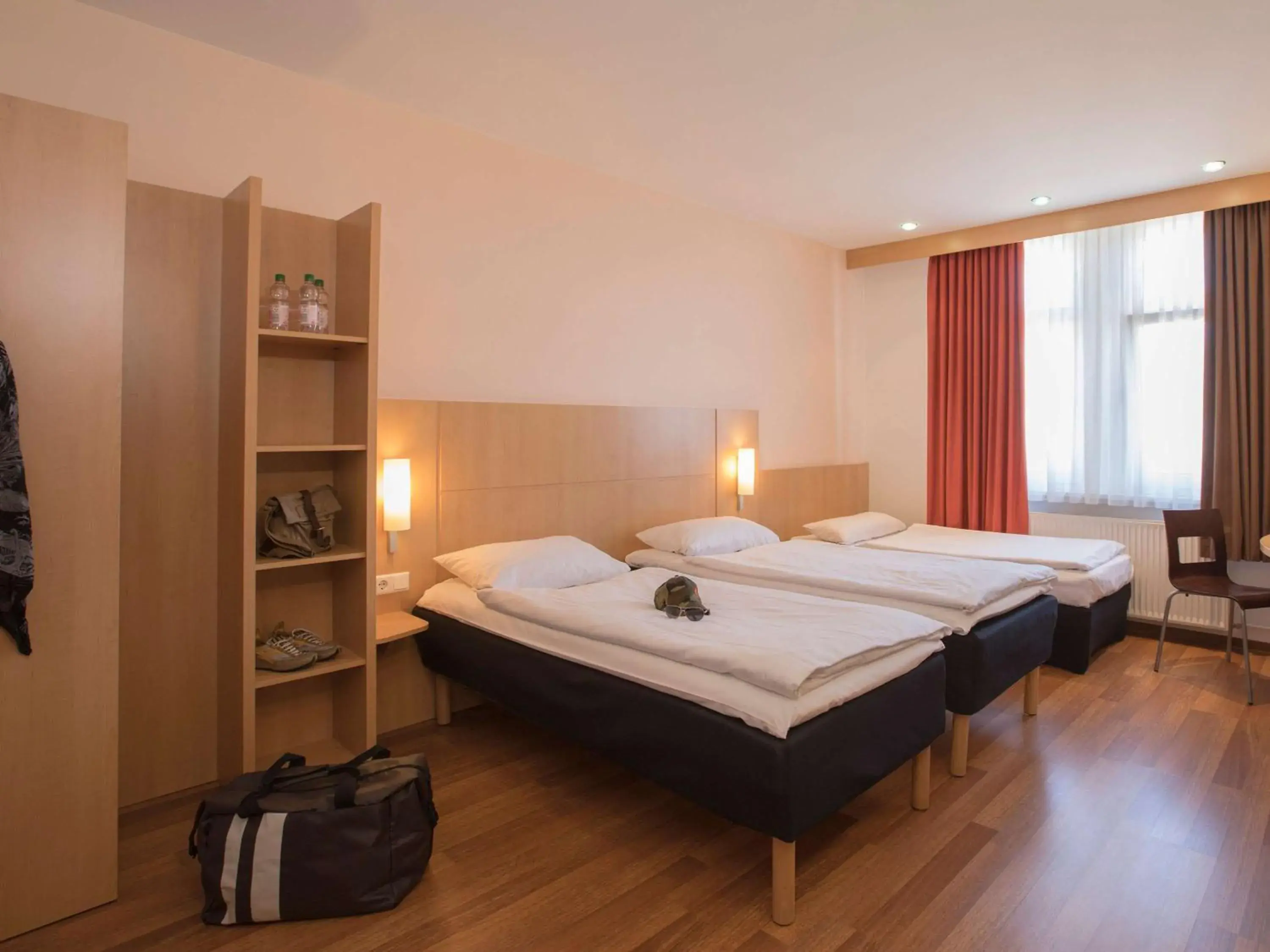 Photo of the whole room, Bed in Ibis Berlin Neukoelln