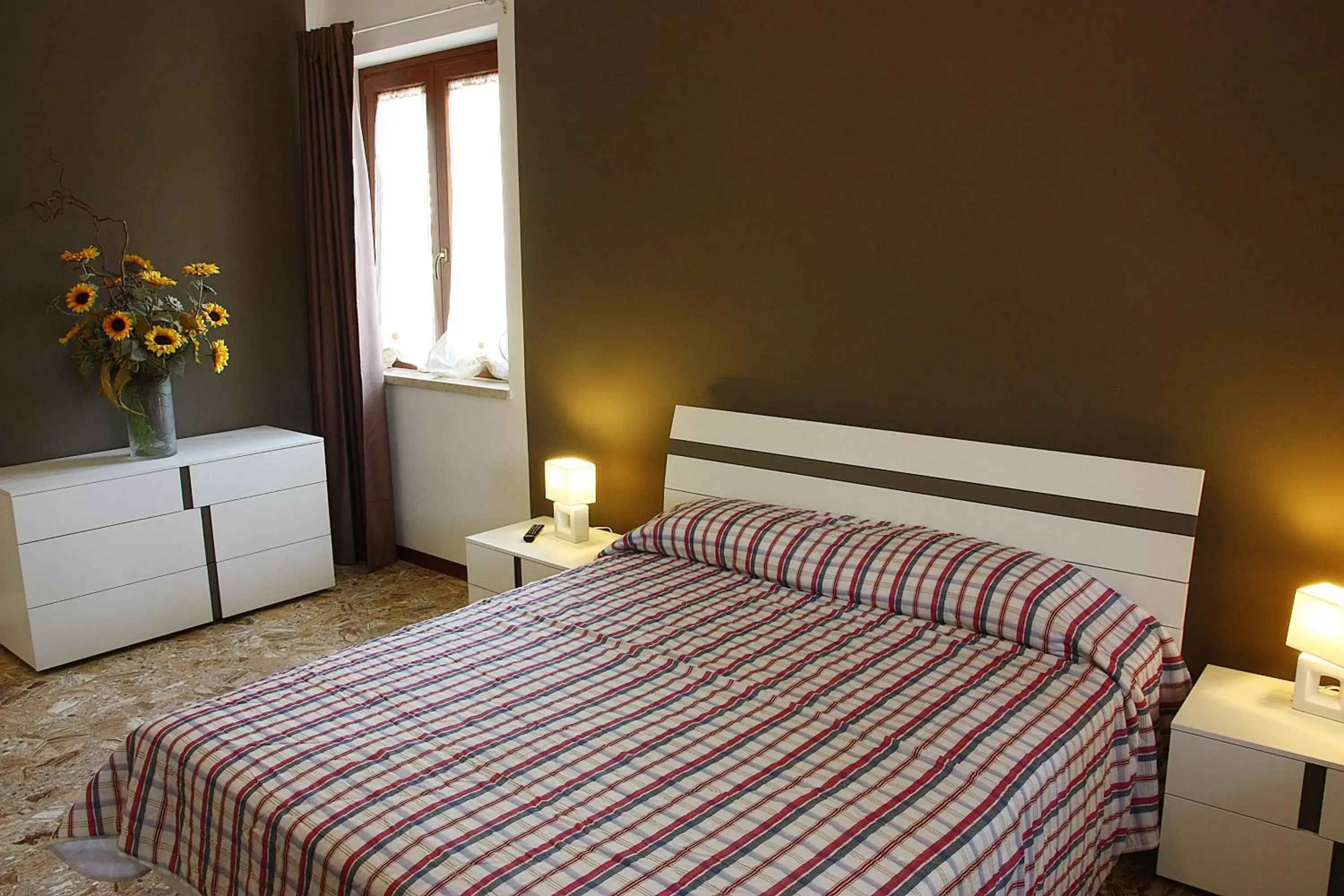 Bedroom, Bed in San Giorgio Lazise