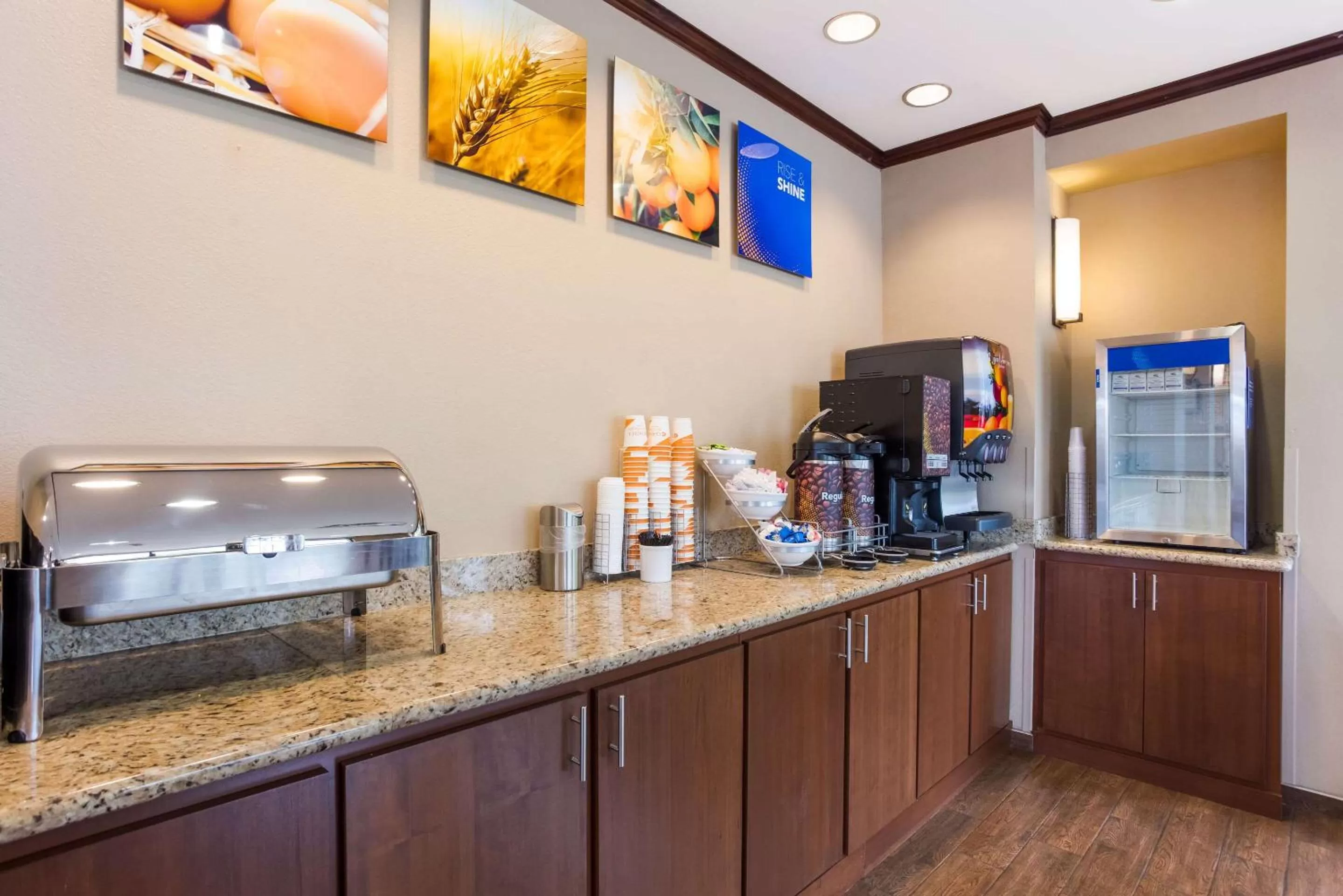 Breakfast in Comfort Suites North Mobile