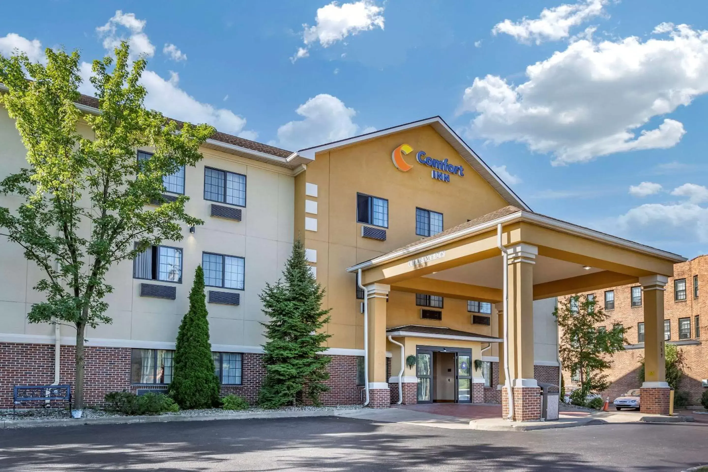Property Building in Comfort Inn Downtown - University Area
