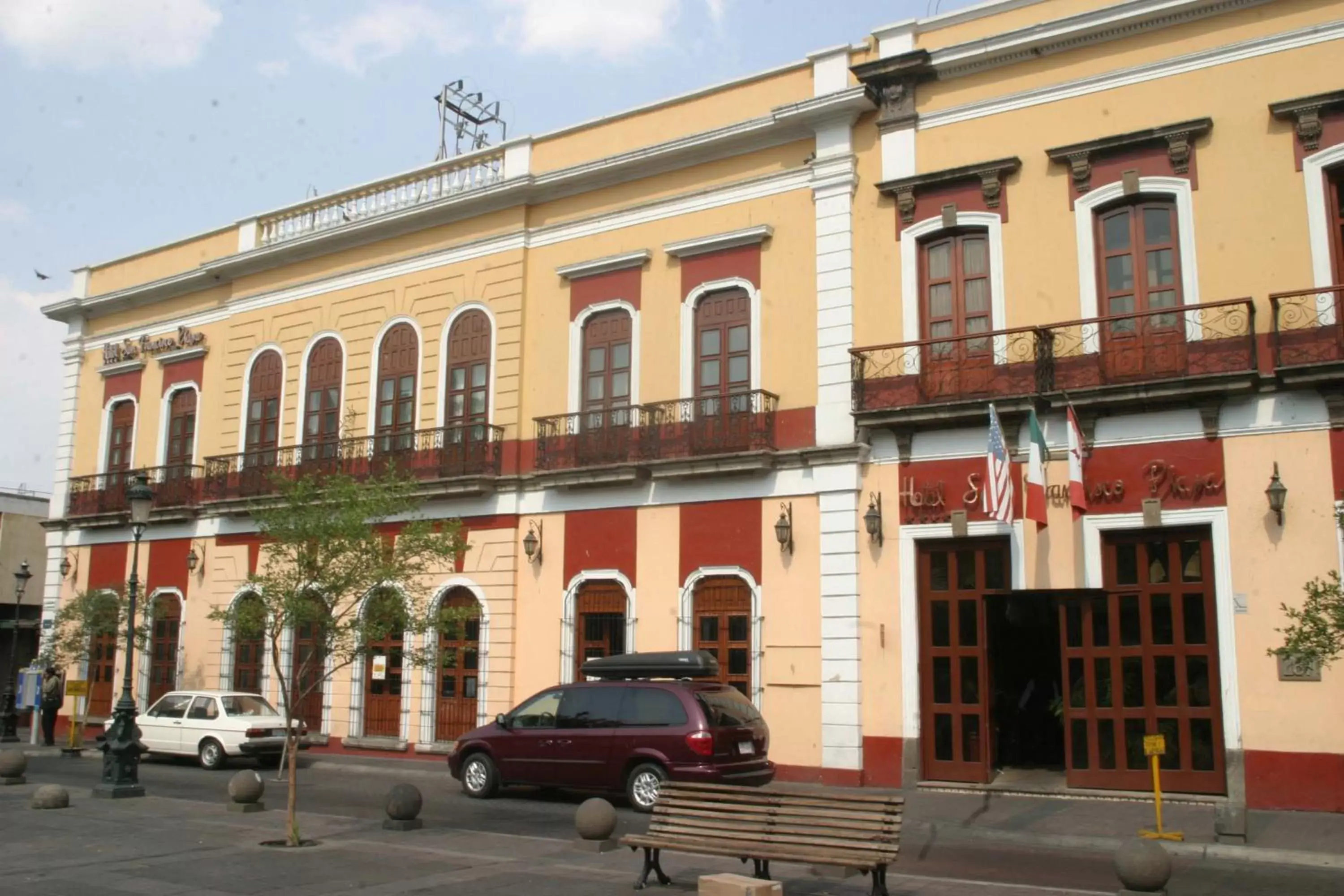 Property Building in Hotel San Francisco Plaza