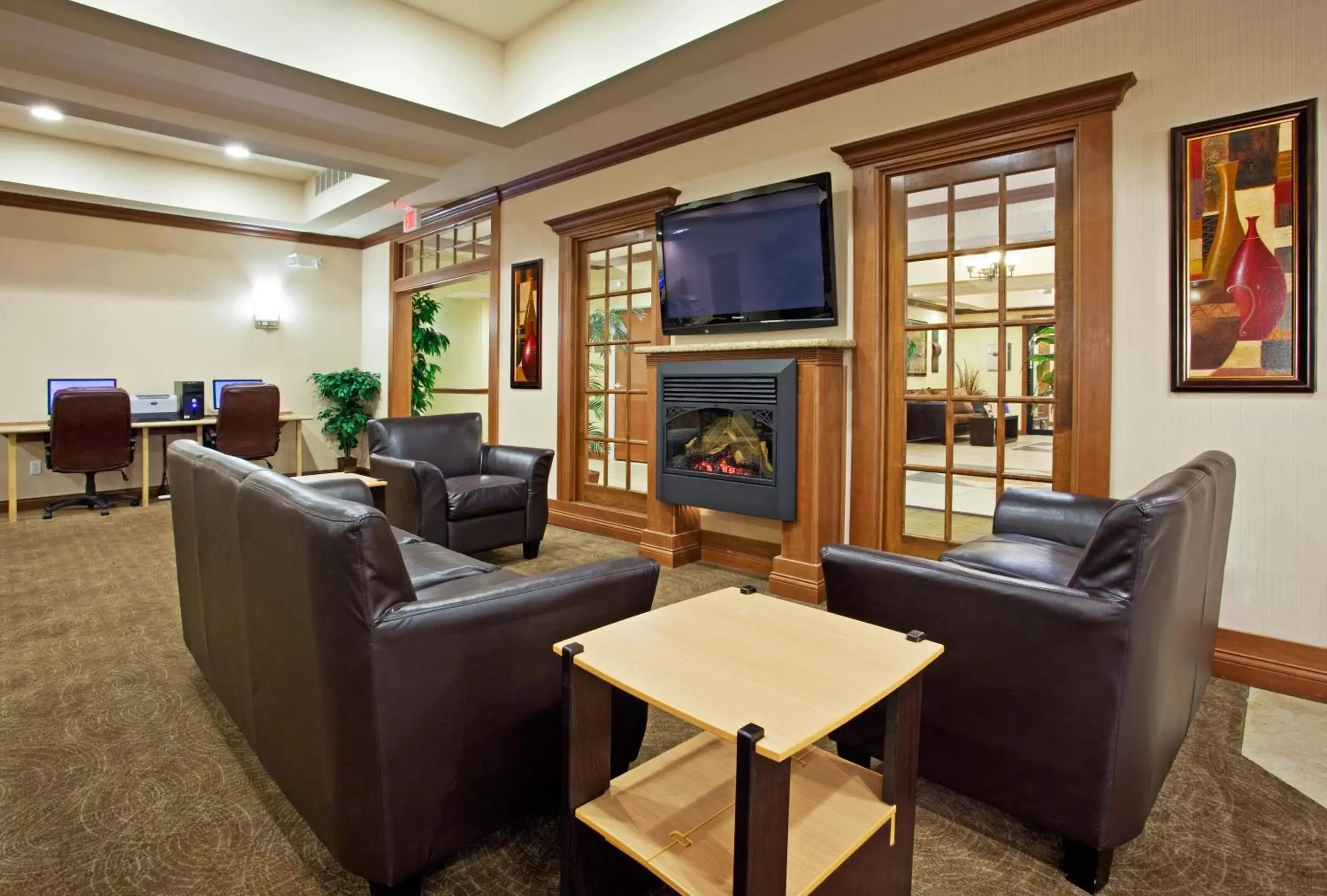 Breakfast, Seating Area in Holiday Inn Express Hotel & Suites Howell, an IHG Hotel