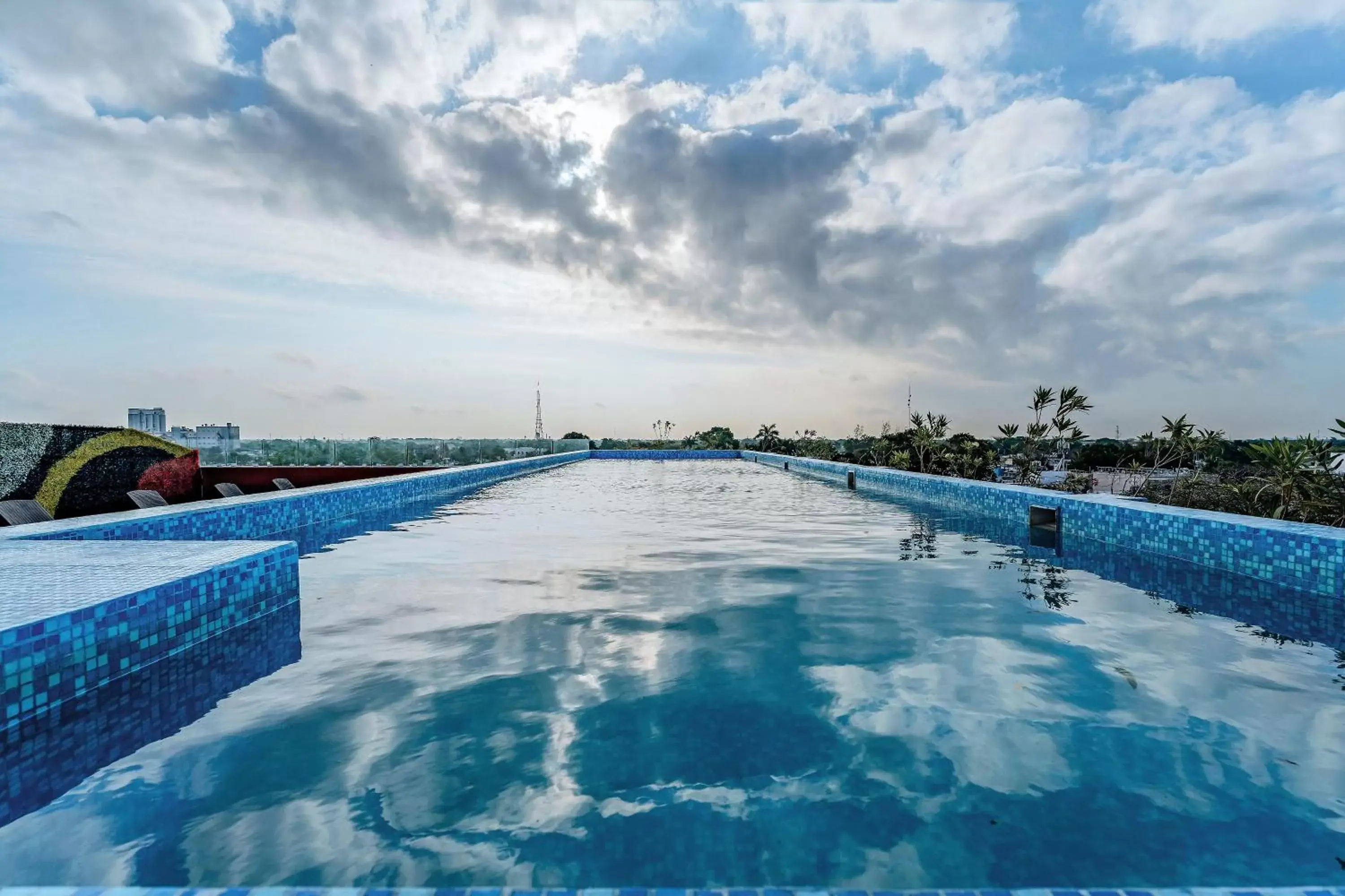 Swimming pool in Hotel Kavia Premium - Paseo Montejo Swimming pool in Hotel Kavia Premium - Paseo Montejo