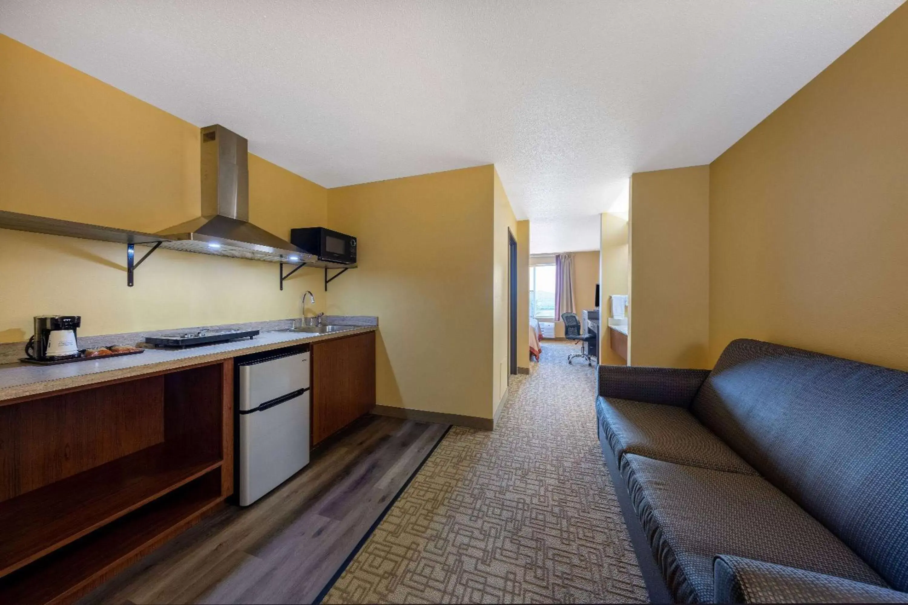 Photo of the whole room, Kitchen/Kitchenette in Super 8 by Wyndham Jackson MN