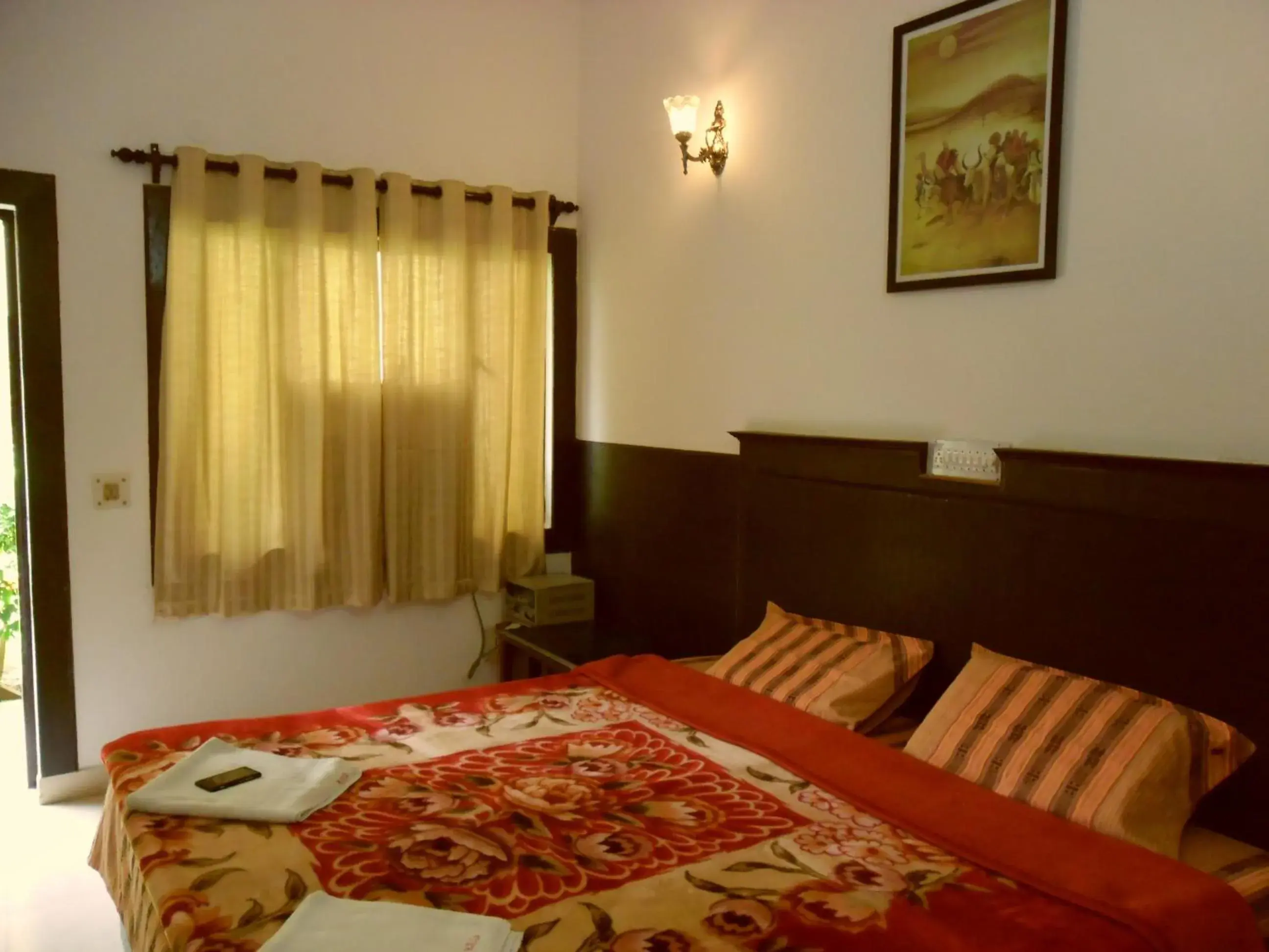 Bed in HOTEL SIDHARTHA (600 meters from Taj Mahal)