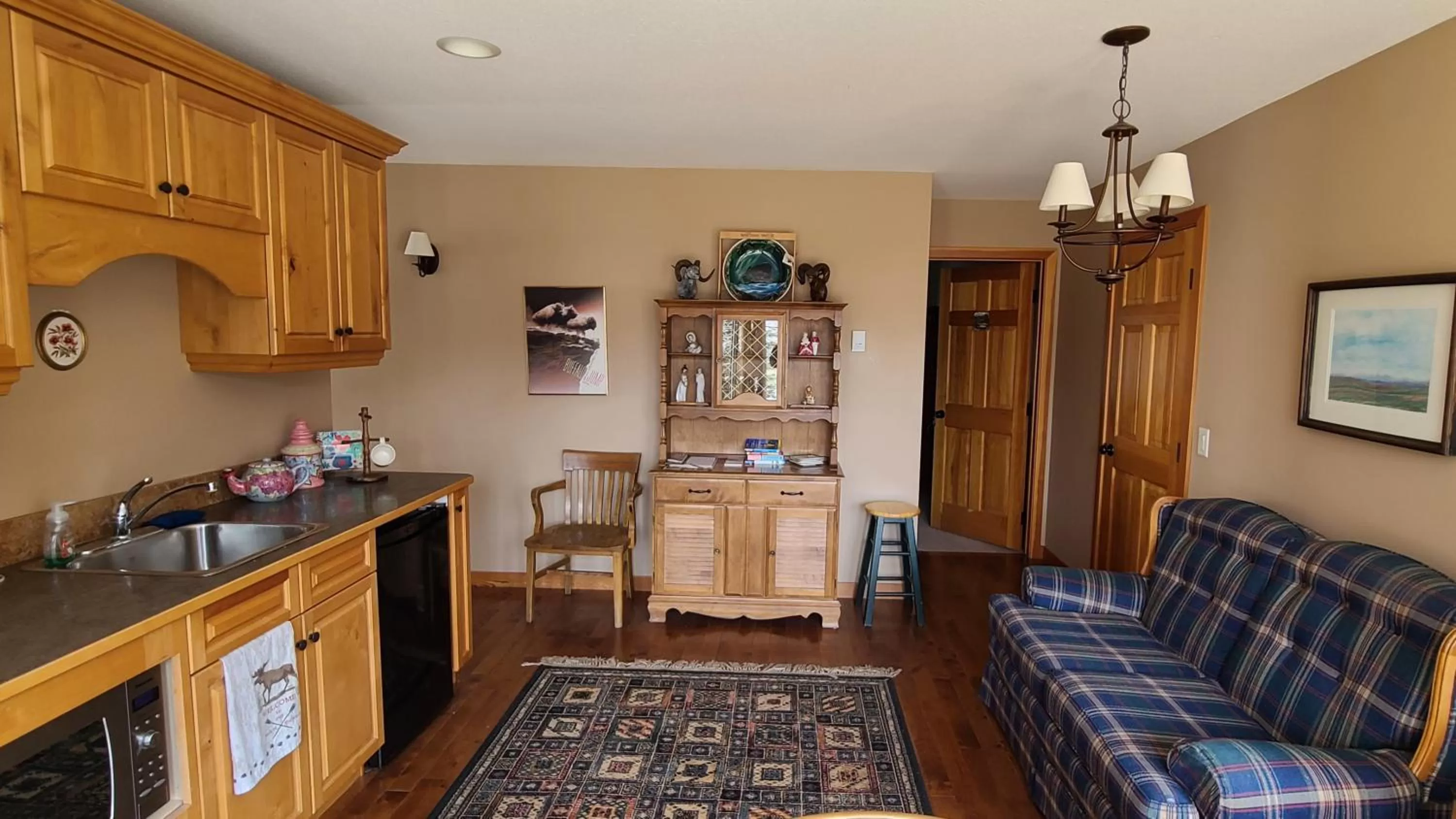 Kitchen or kitchenette, Seating Area in The Poplar Inn