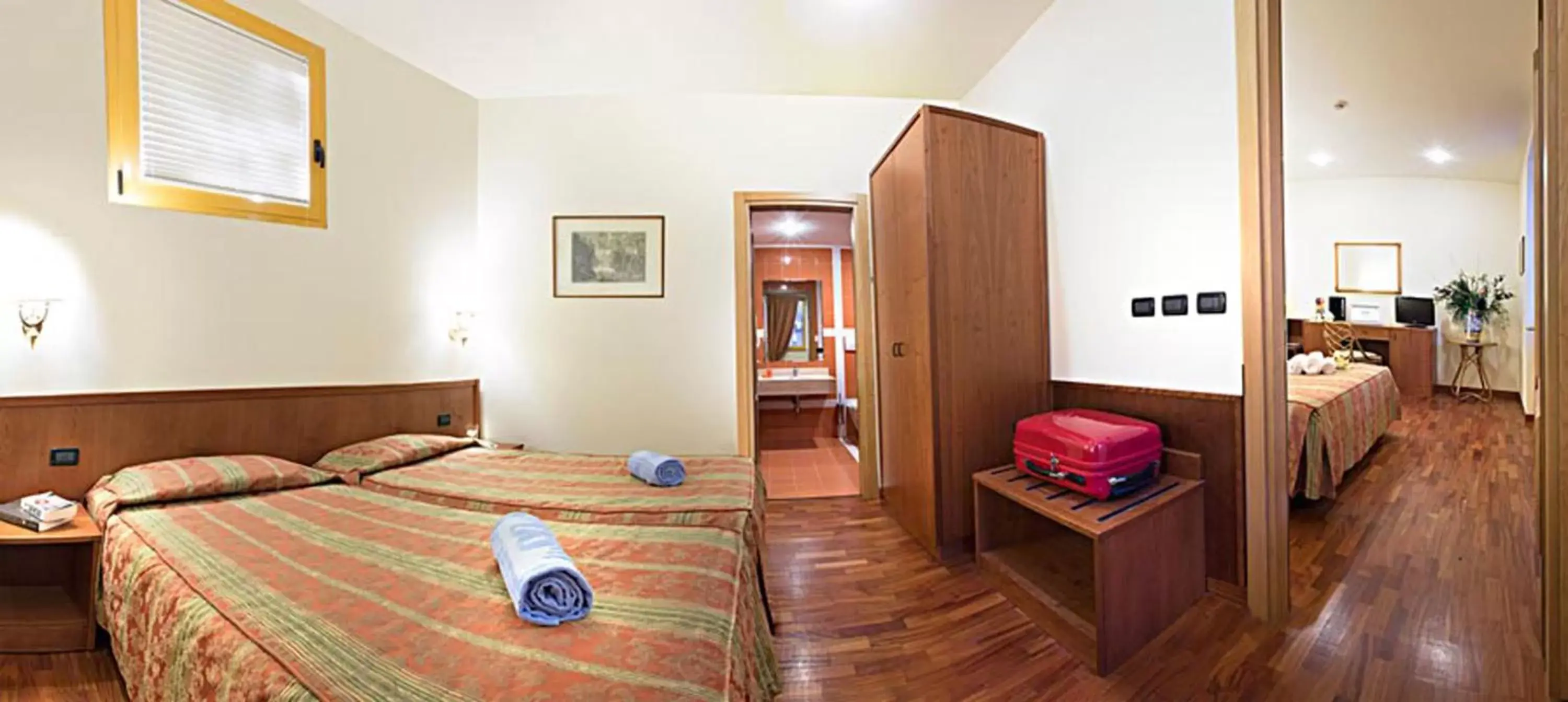 Photo of the whole room, Bed in Hotel Tivoli