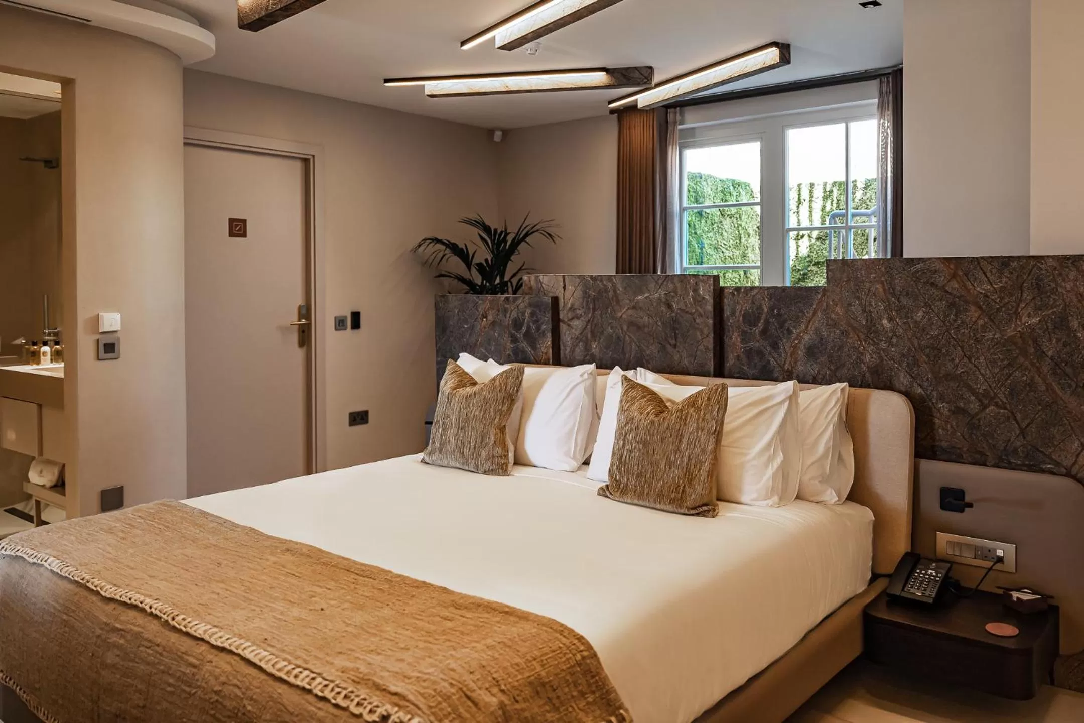 Bed in Iniala Harbour House