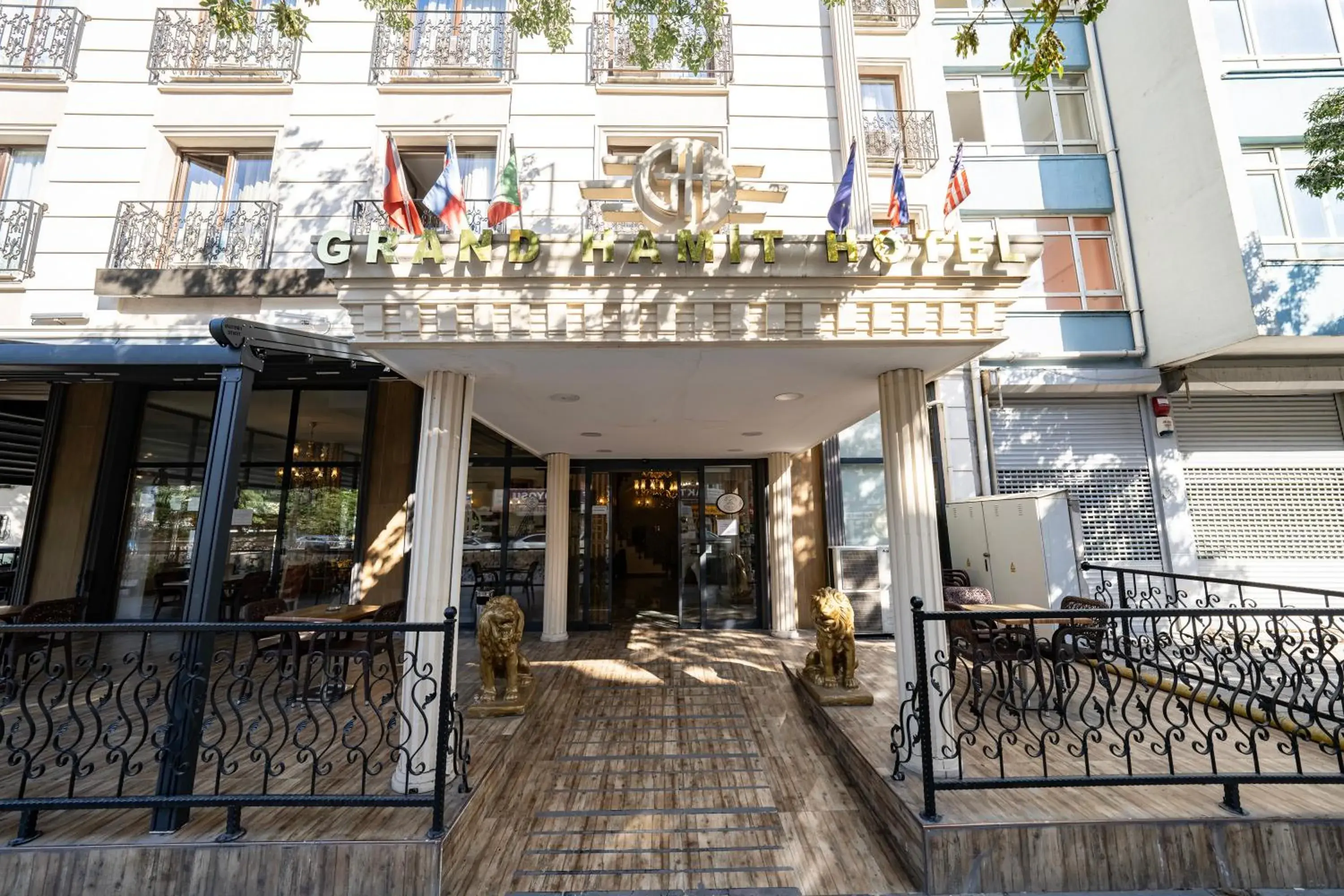 Property building in Grand Hamit Hotel Property building in Grand Hamit Hotel