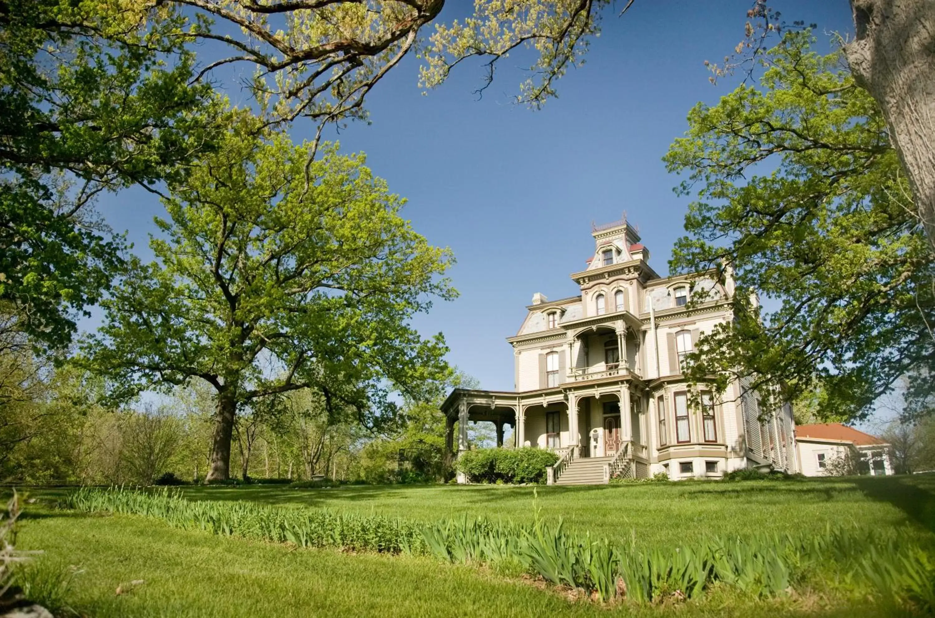 Property Building in Garth Woodside Mansion Bed and Breakfast