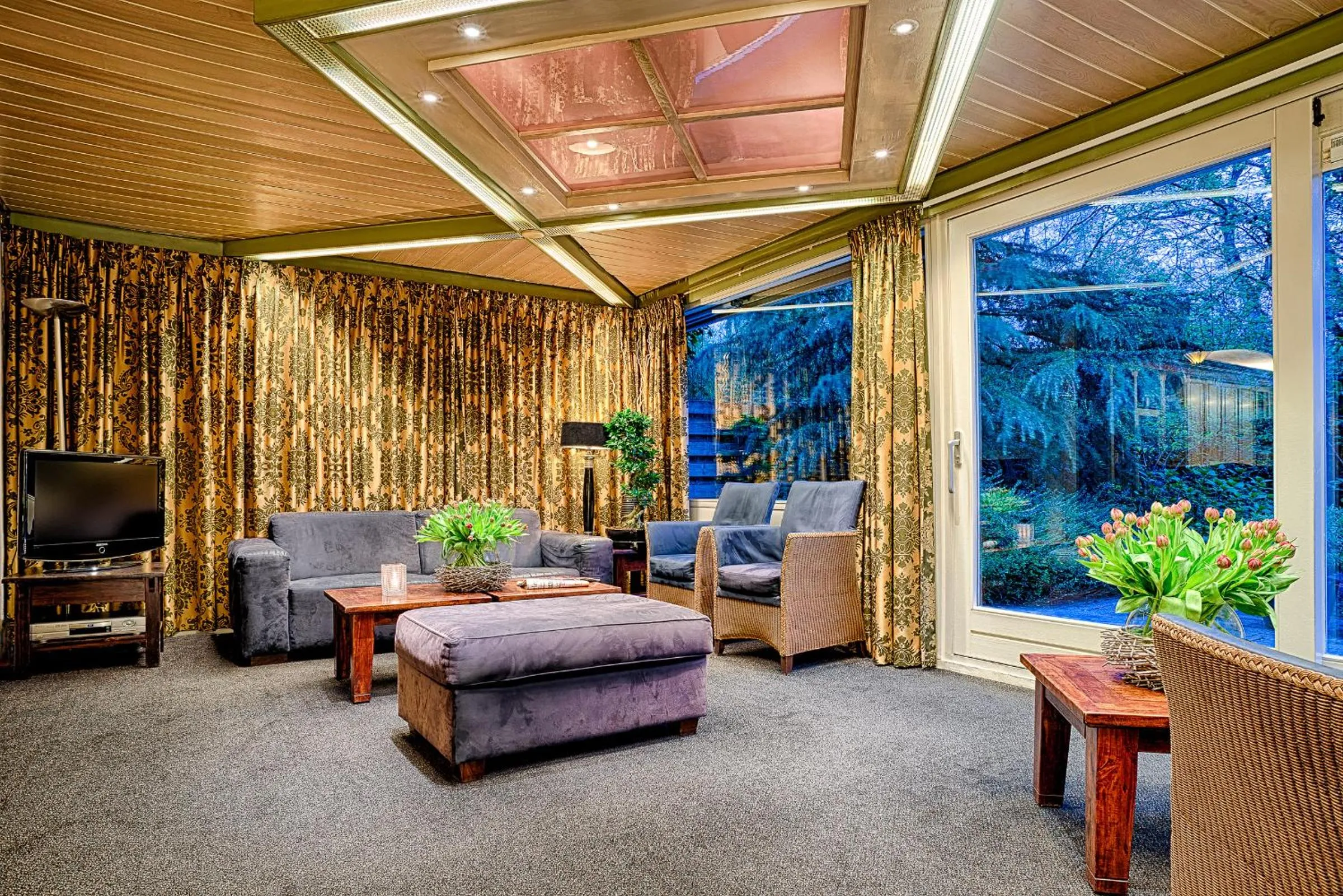 Lounge or bar in Owl Hotel