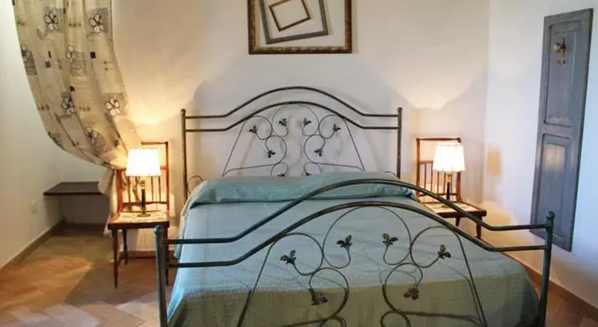 Photo of the whole room, Bed in Castello Girasole