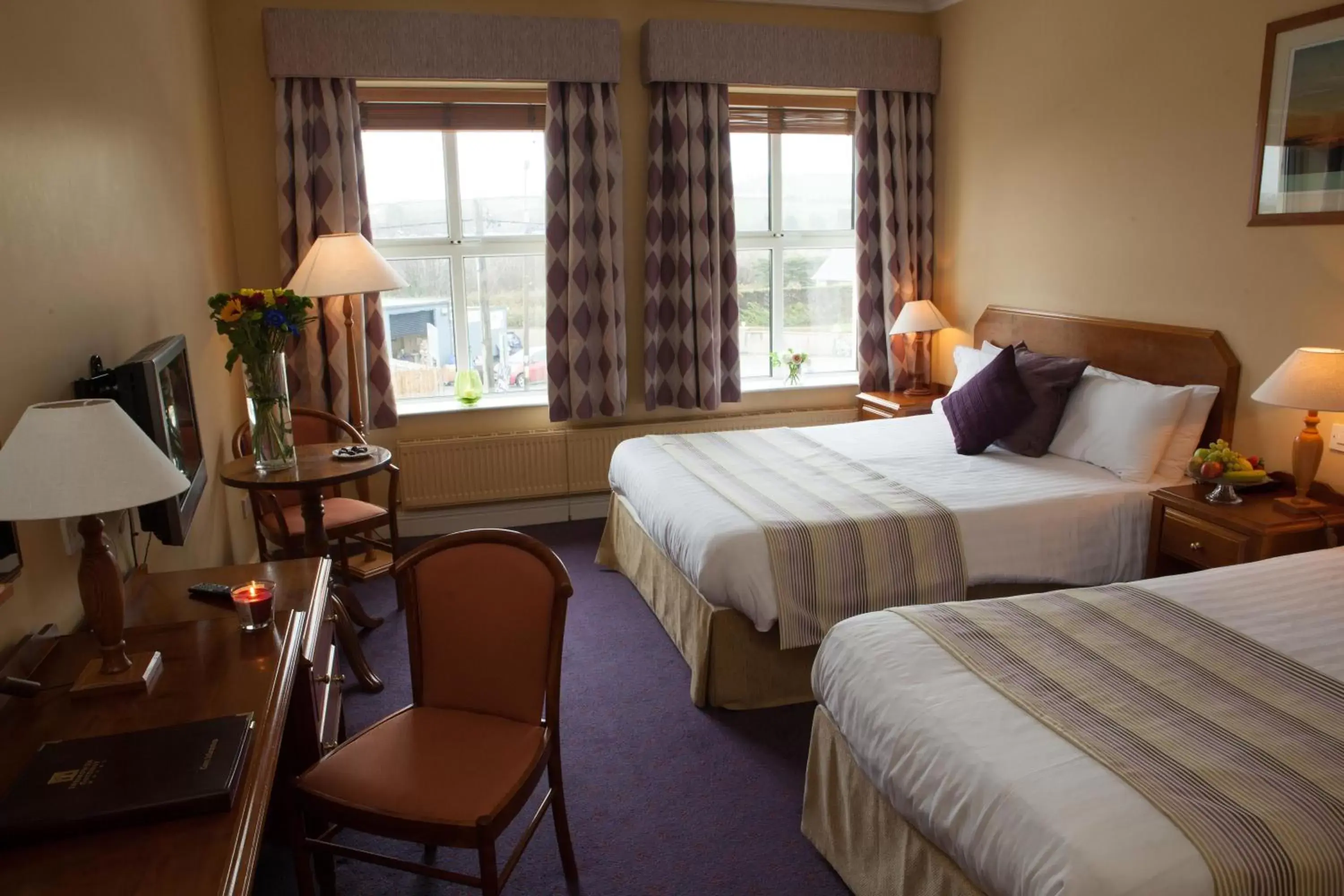 Photo of the whole room, Bed in Inishowen Gateway Hotel