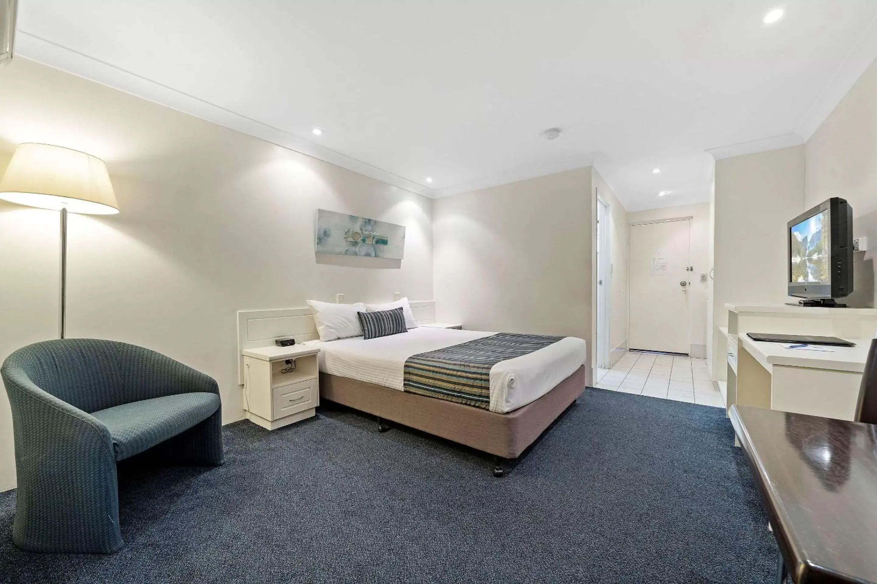 Photo of the whole room in Comfort Inn Glenfield