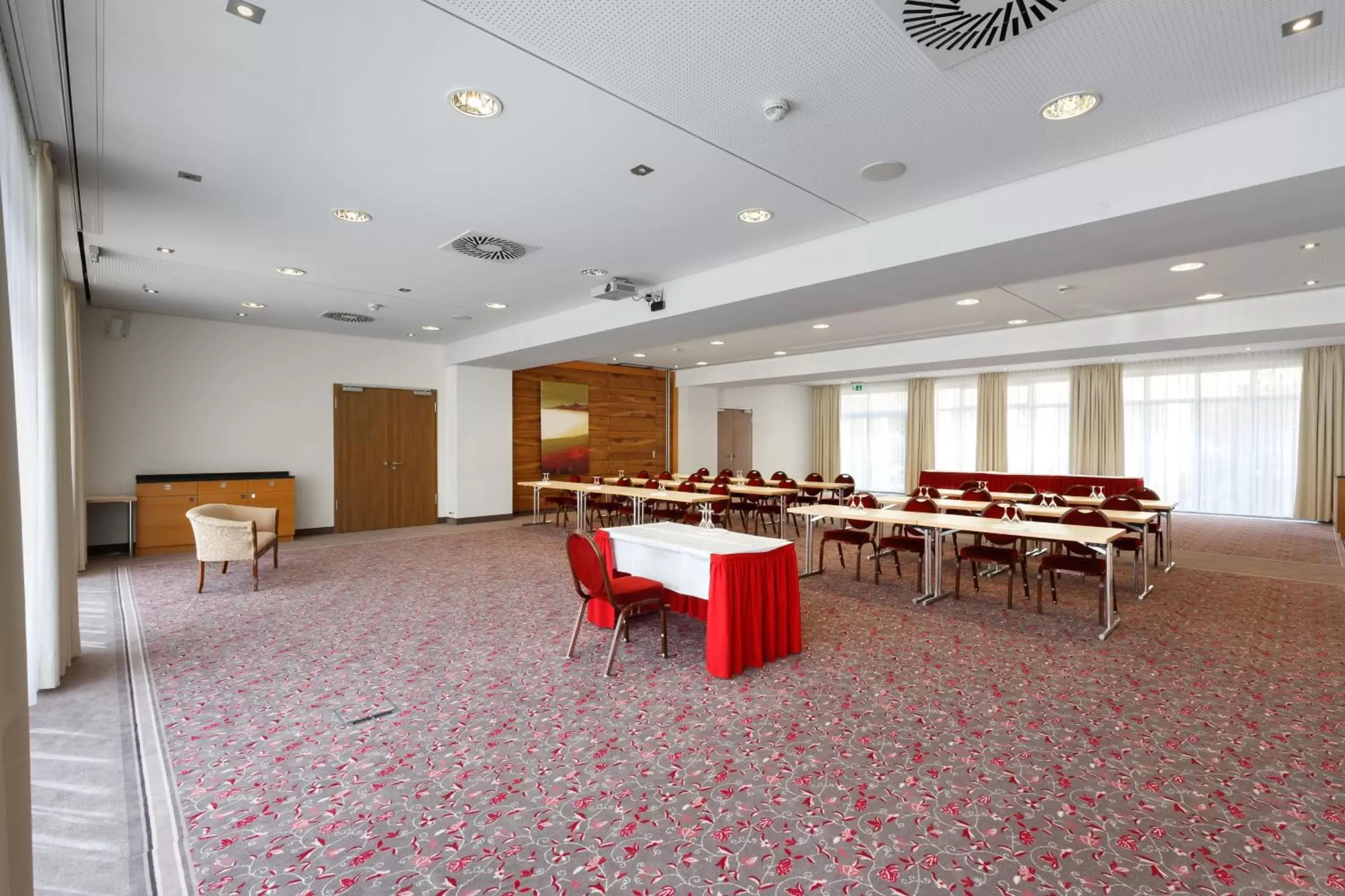 Meeting/conference room in Holiday Inn Nürnberg City Centre, an IHG Hotel