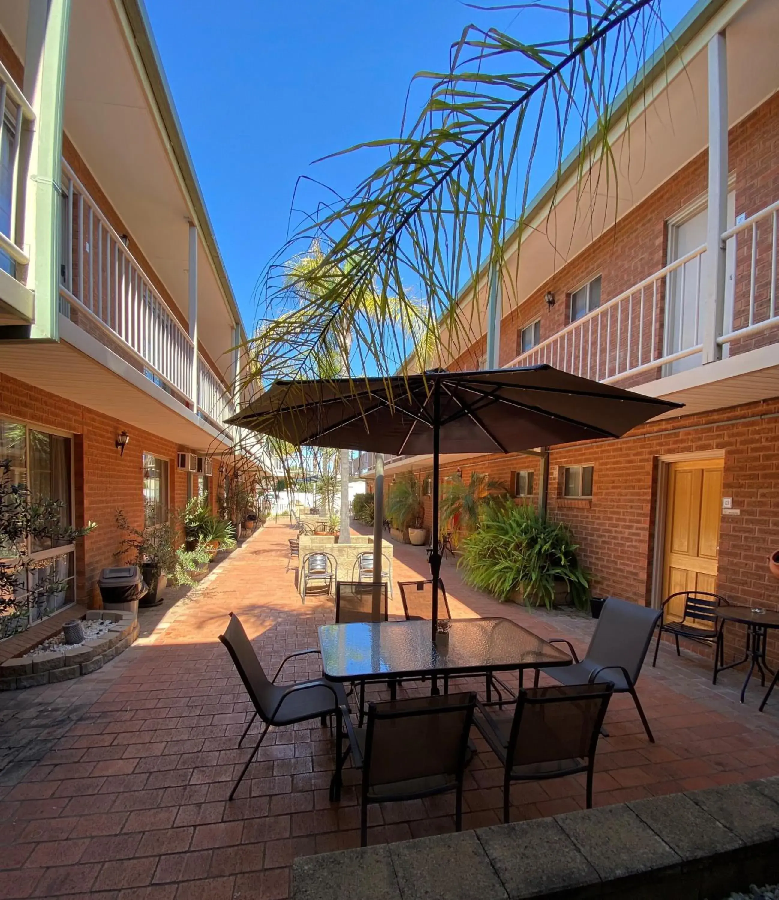 Inner courtyard view in Central Yarrawonga Motor Inn