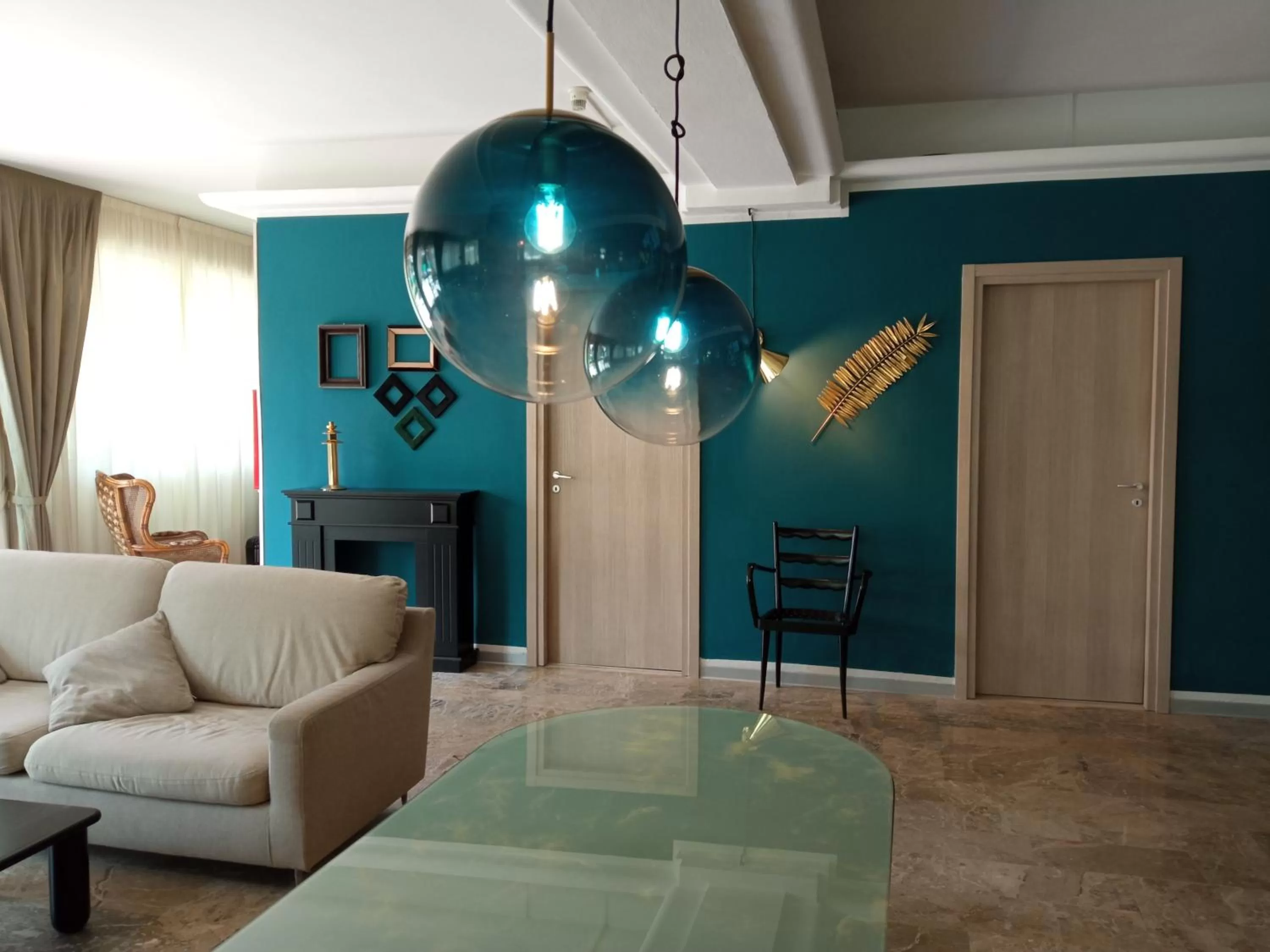 Living room in Base Hotel Helios Colazione disponibile fino alle 12