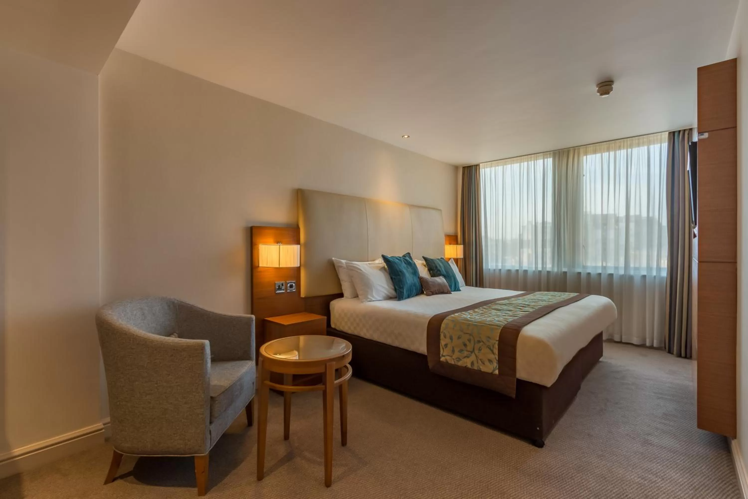 Photo of the whole room, Bed in Thistle Trafalgar - Leicester Square