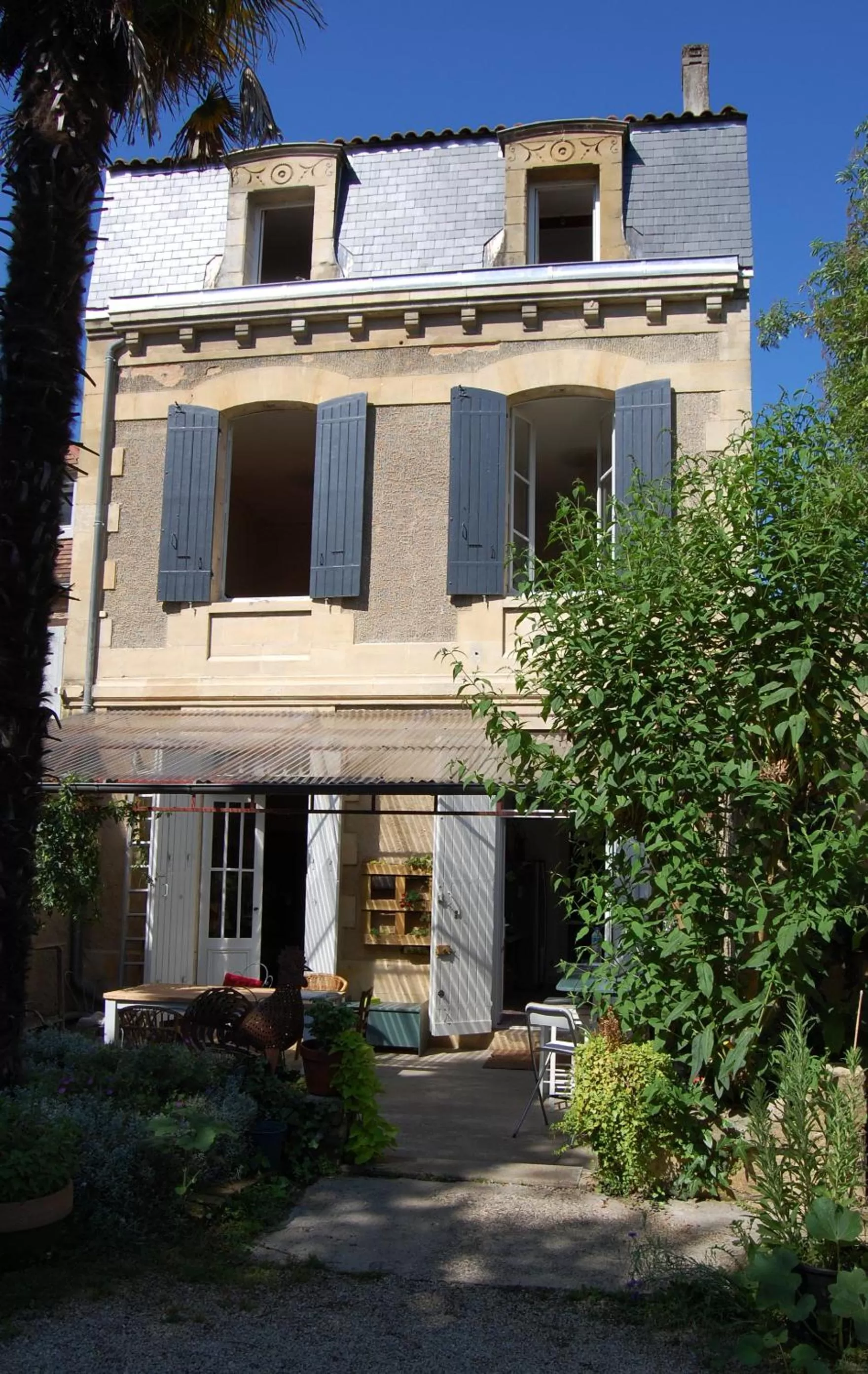 Property building in Madeleine Bergerac