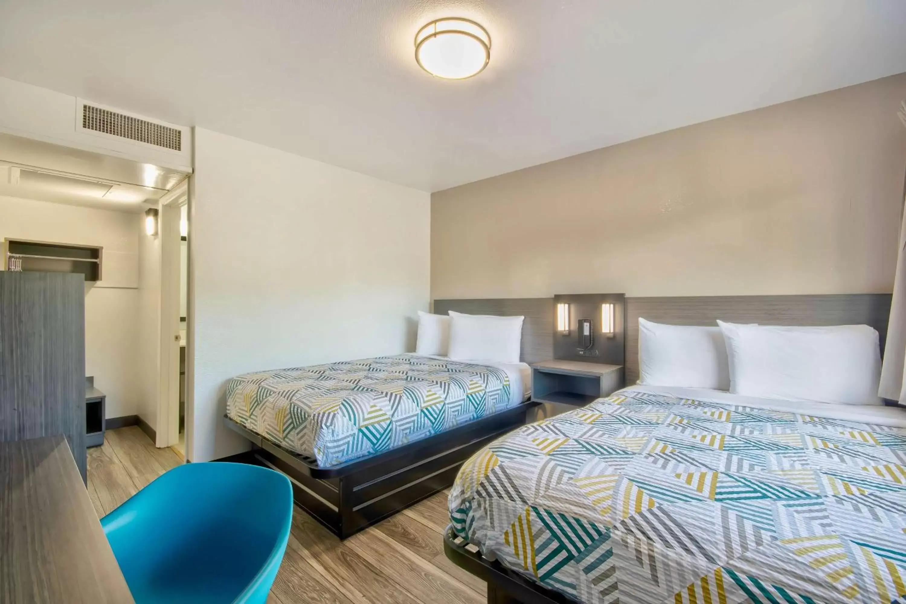 Quadruple Room - Disability Access - Non-Smoking in Motel 6-Russellville, AR Quadruple Room - Disability Access - Non-Smoking in Motel 6-Russellville, AR