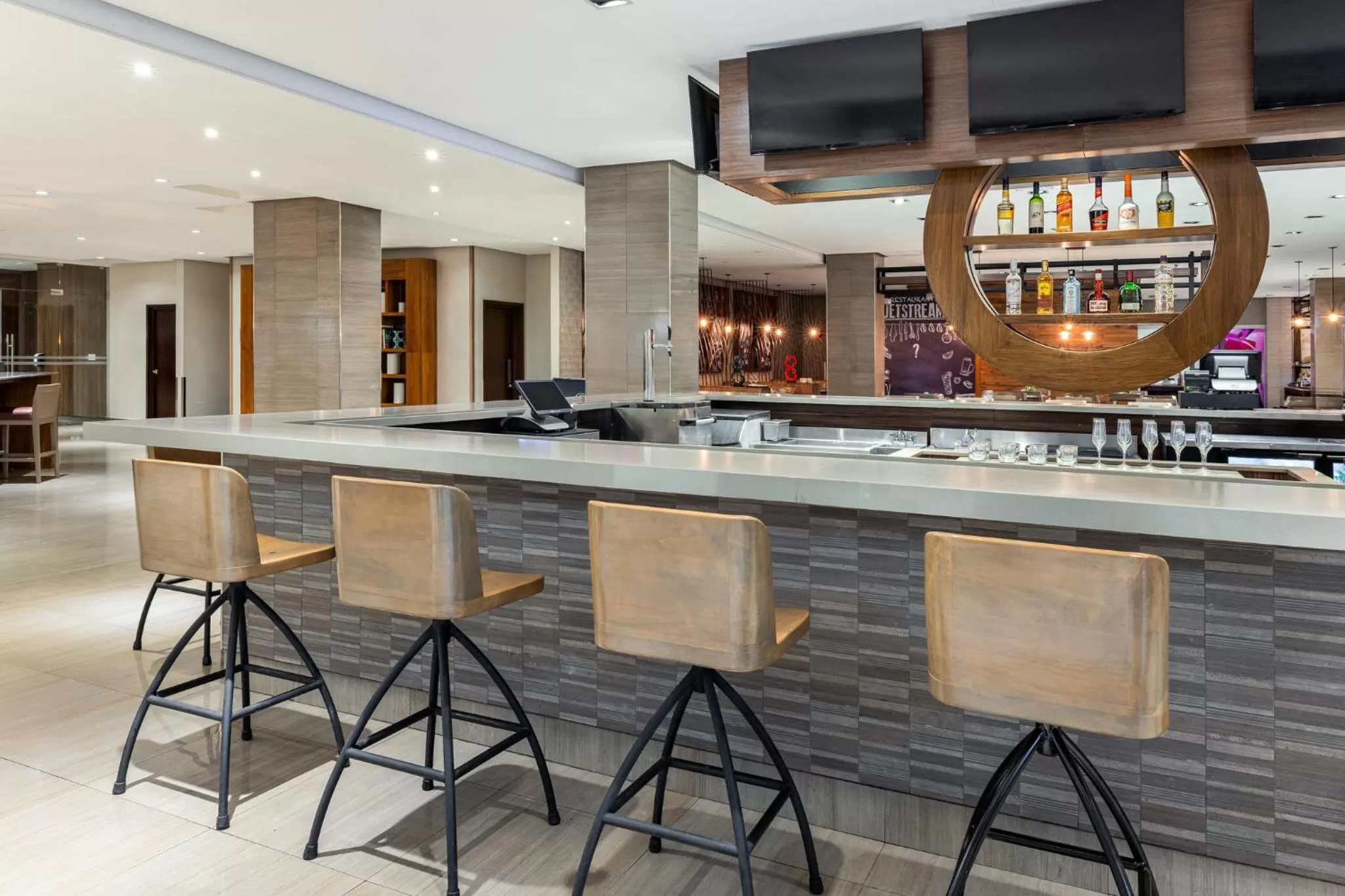 Lounge or bar in Crowne Plaza Airport by IHG