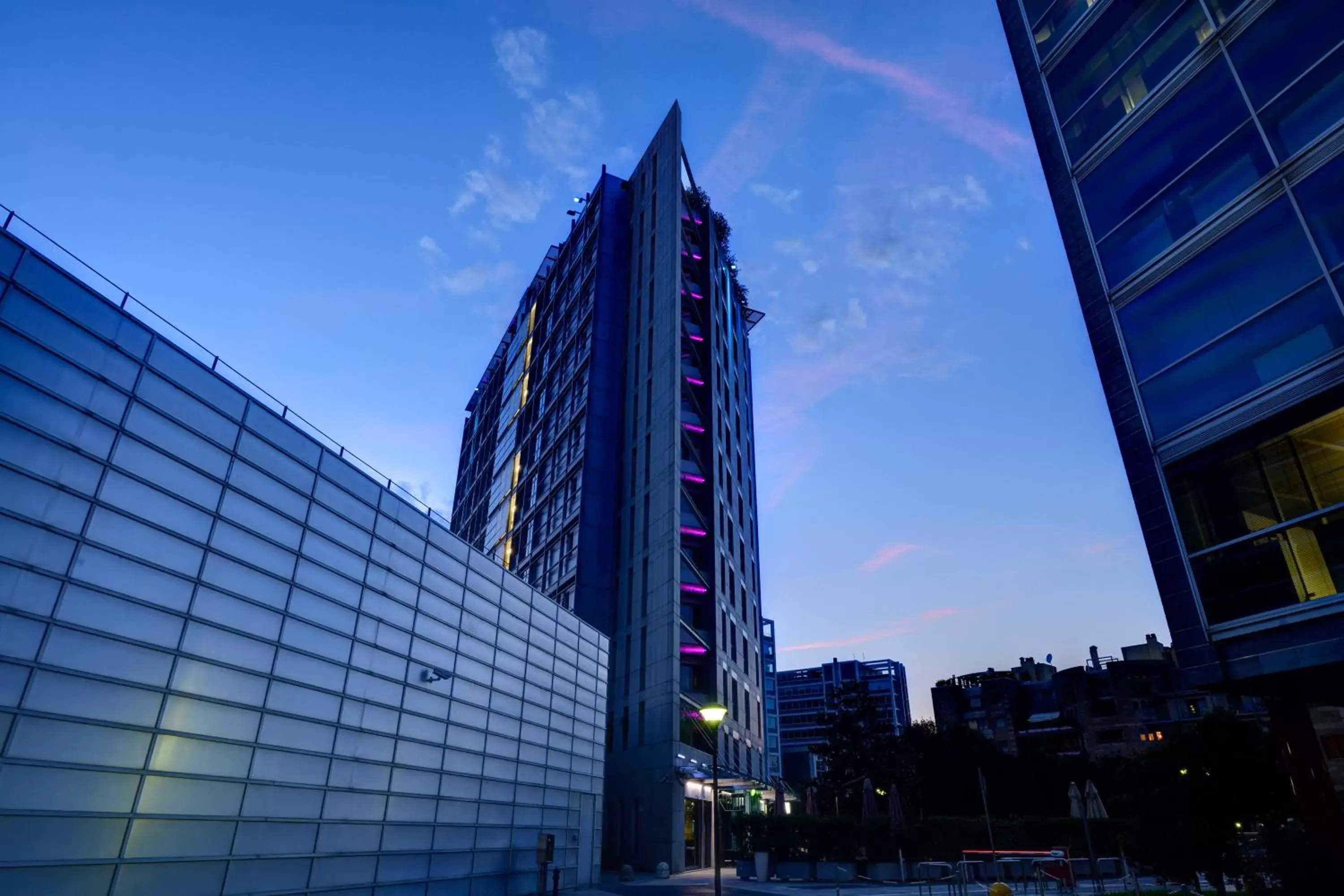 Facade/entrance, Property Building in UNAHOTELS The ONE Milano Hotel & Residence