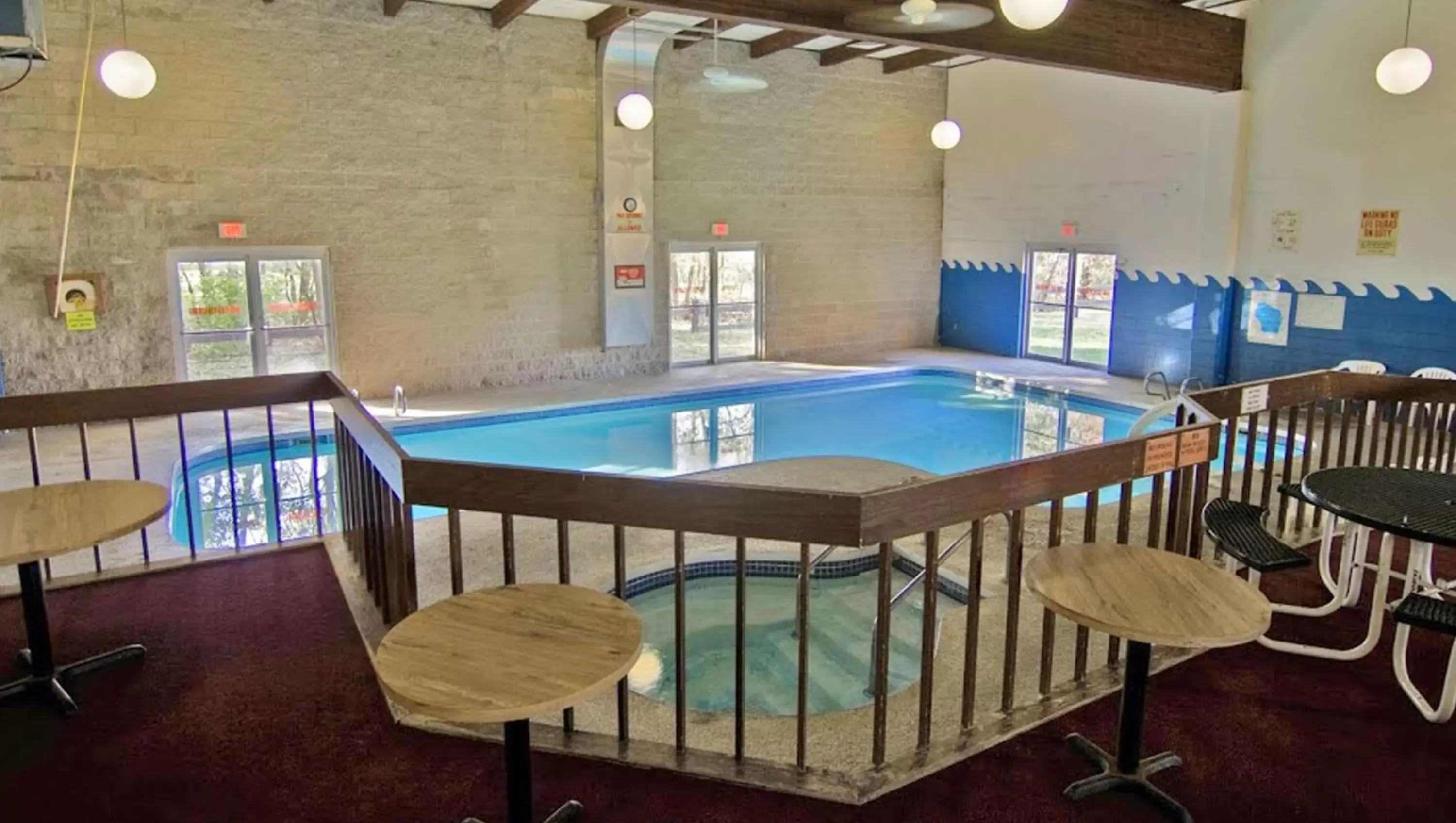 Swimming pool in Voyageur Inn and Conference Center