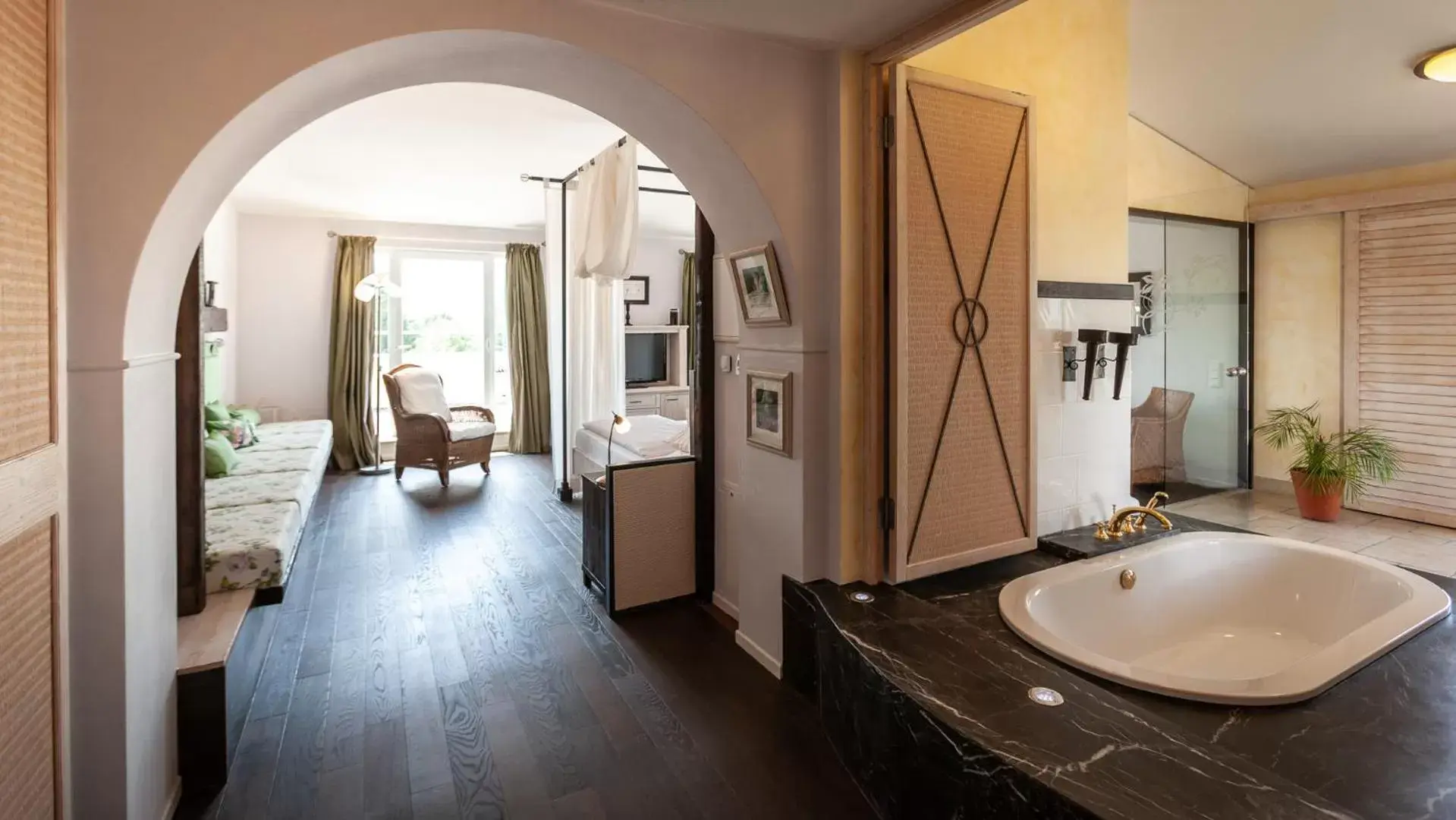 Photo of the whole room, Bathroom in Hotel Hirschen in Freiburg-Lehen
