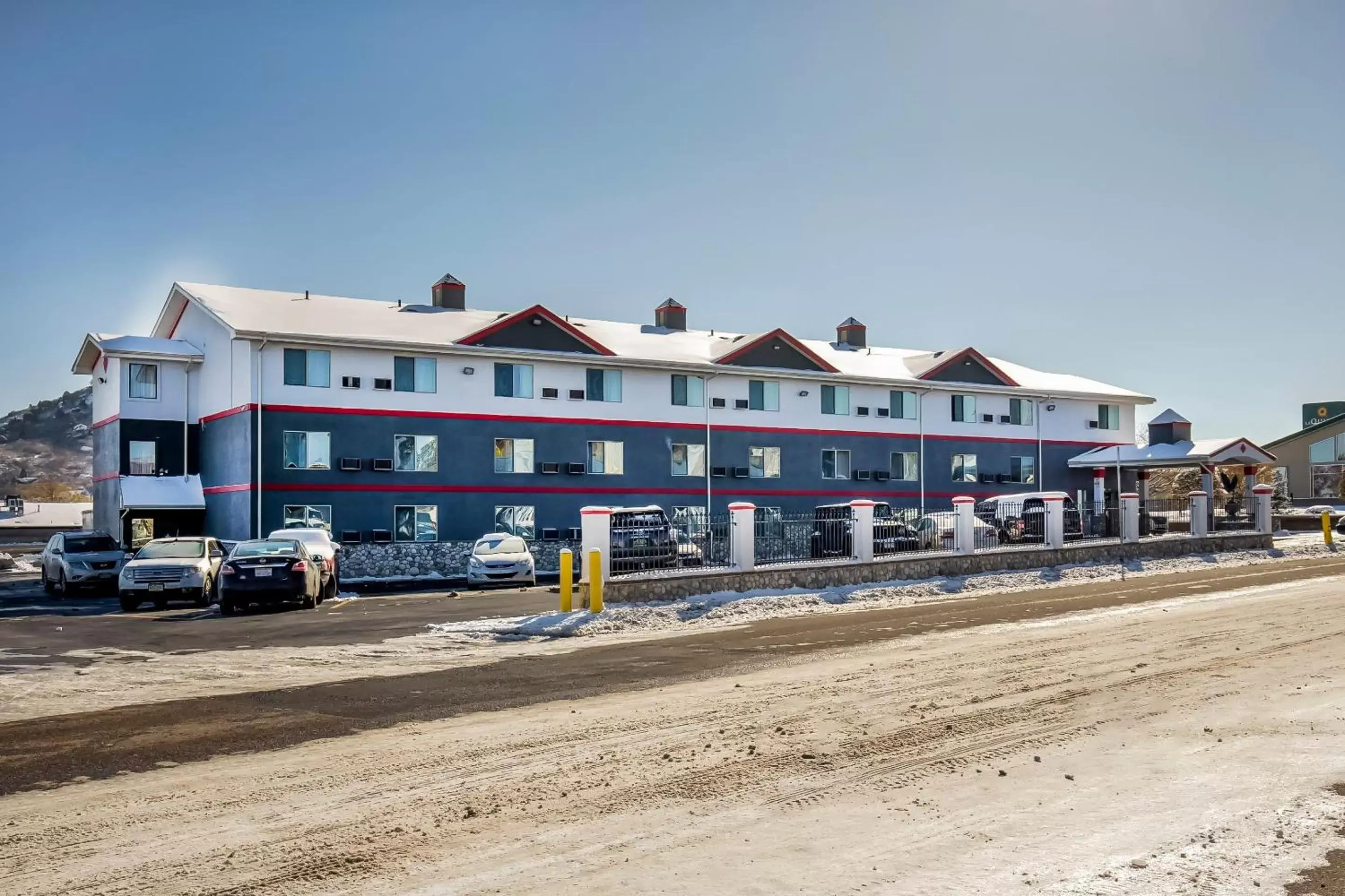 Parking, Property Building in OYO Hotel Castle Rock CO Downtown