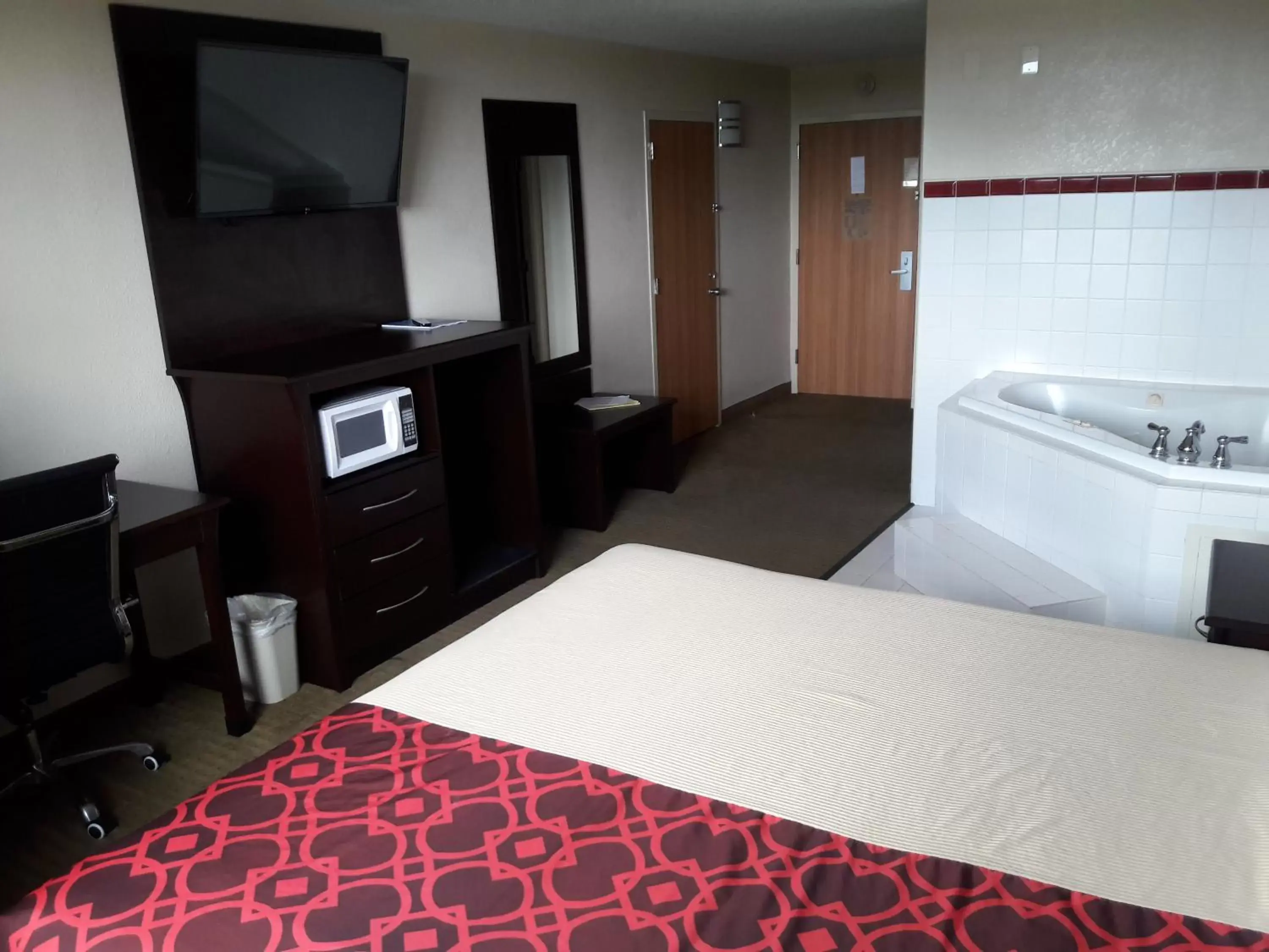 Bed in Americas Best Value Inn & Suites-Texas City/La Marque