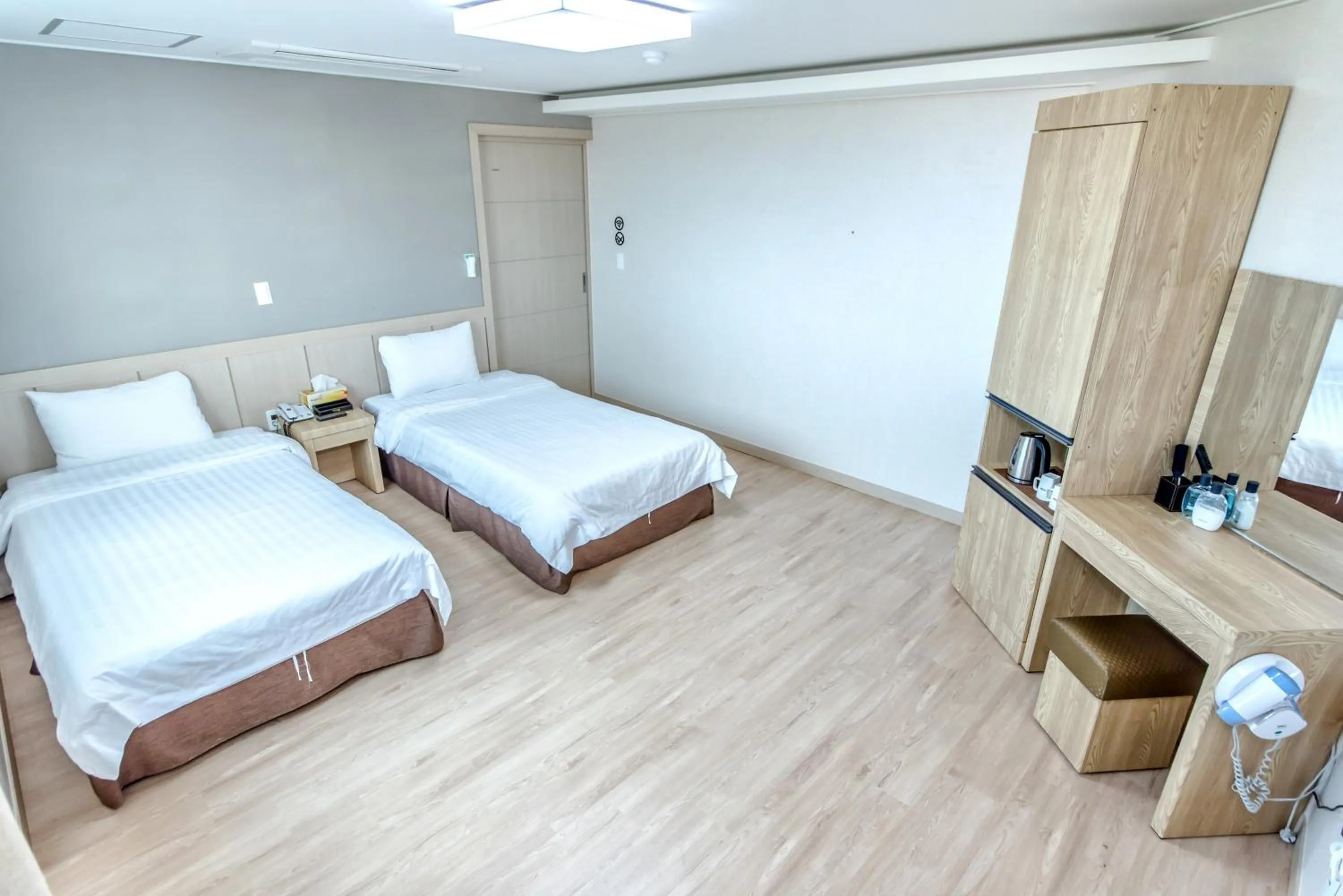 Bedroom, Bed in Jungmoon City Hotel & J-hill Hotel