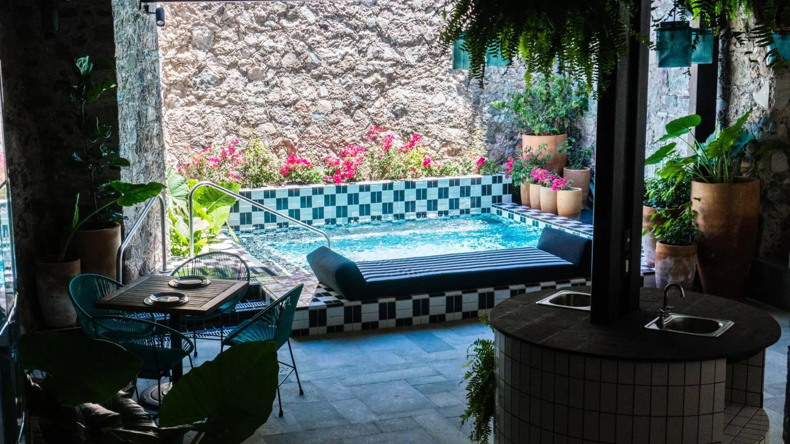 Swimming pool in Hotel Abadia Tradicional